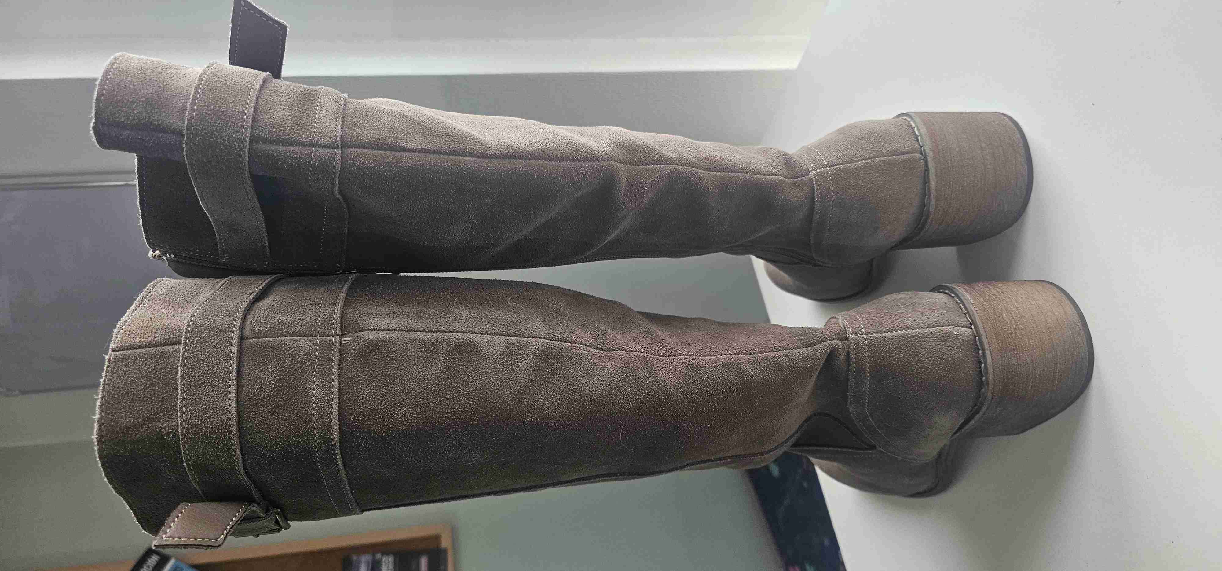 Botas altas de gamuza toupé, talla 39