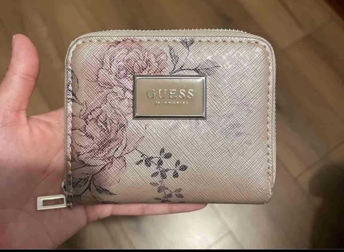 Billetera GUESS floral beige