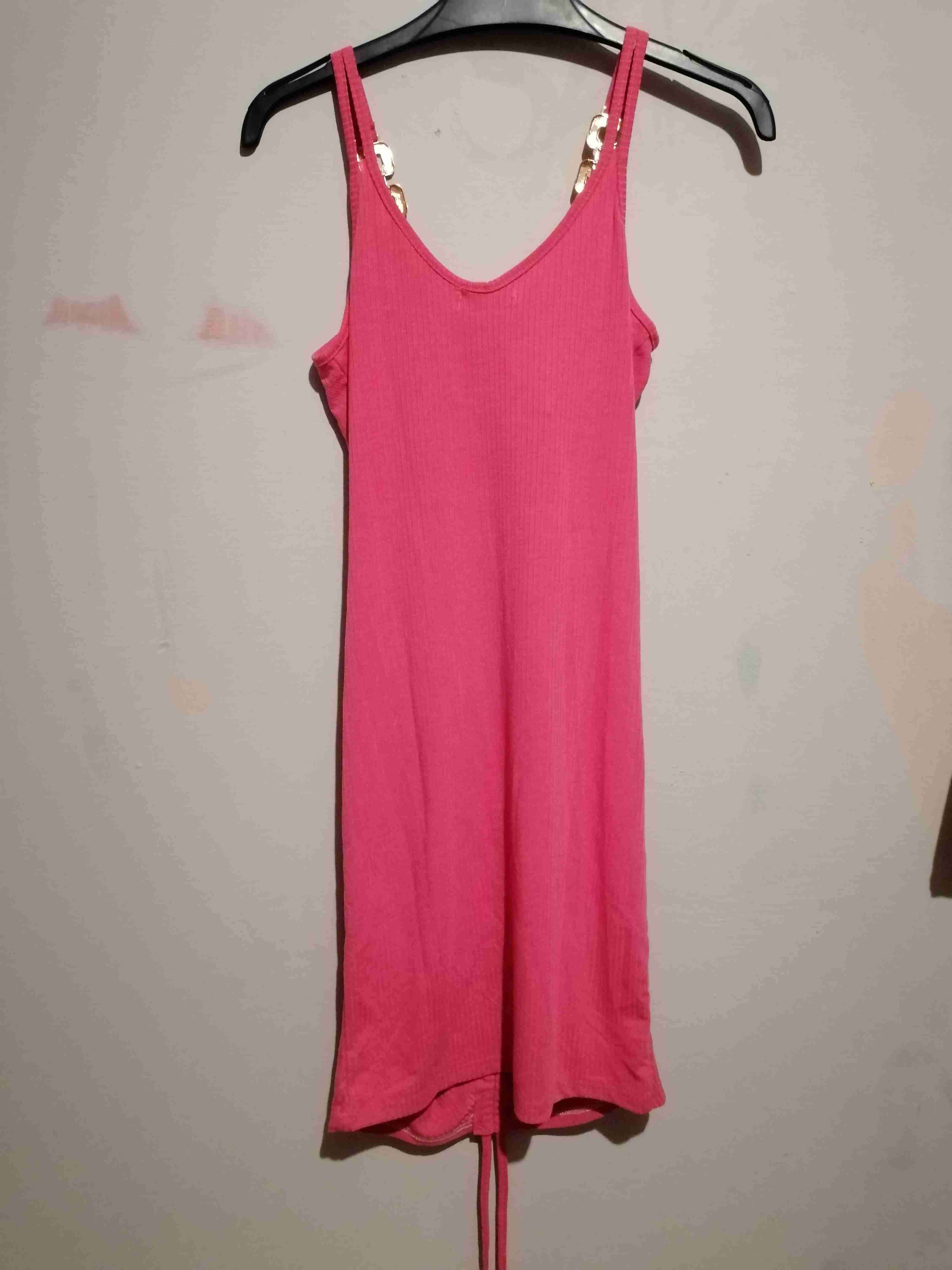 Vestido rosa con tirantes decorativos - miniatura 3