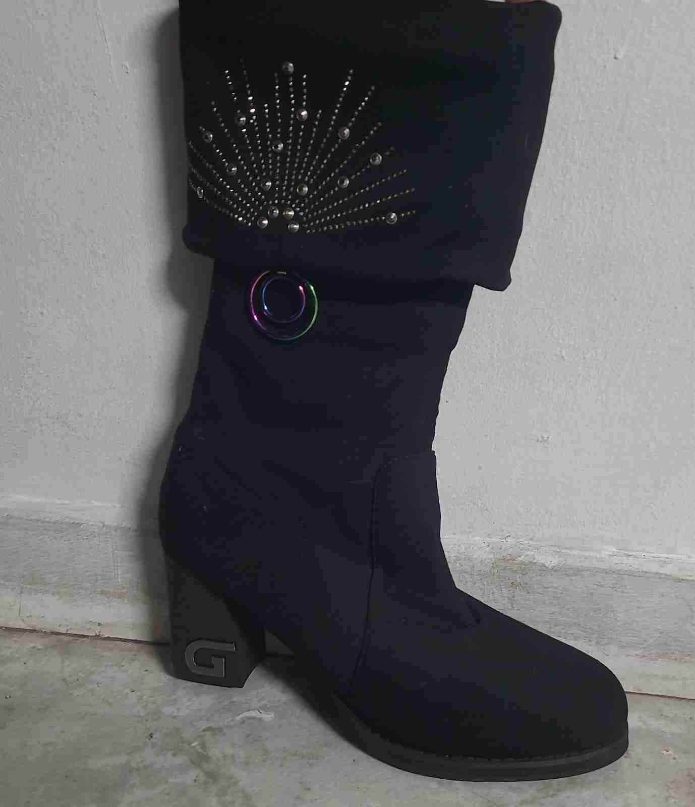 Botas negras altas con diseño - miniatura 2