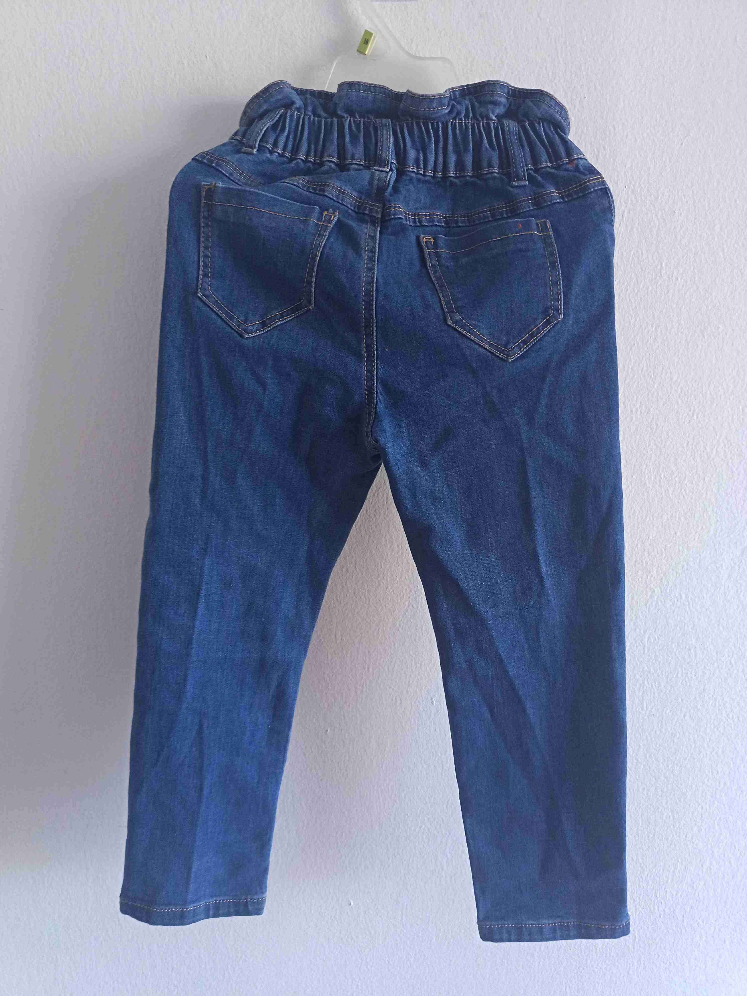 Jeans azules con diseño infantil - miniatura 2