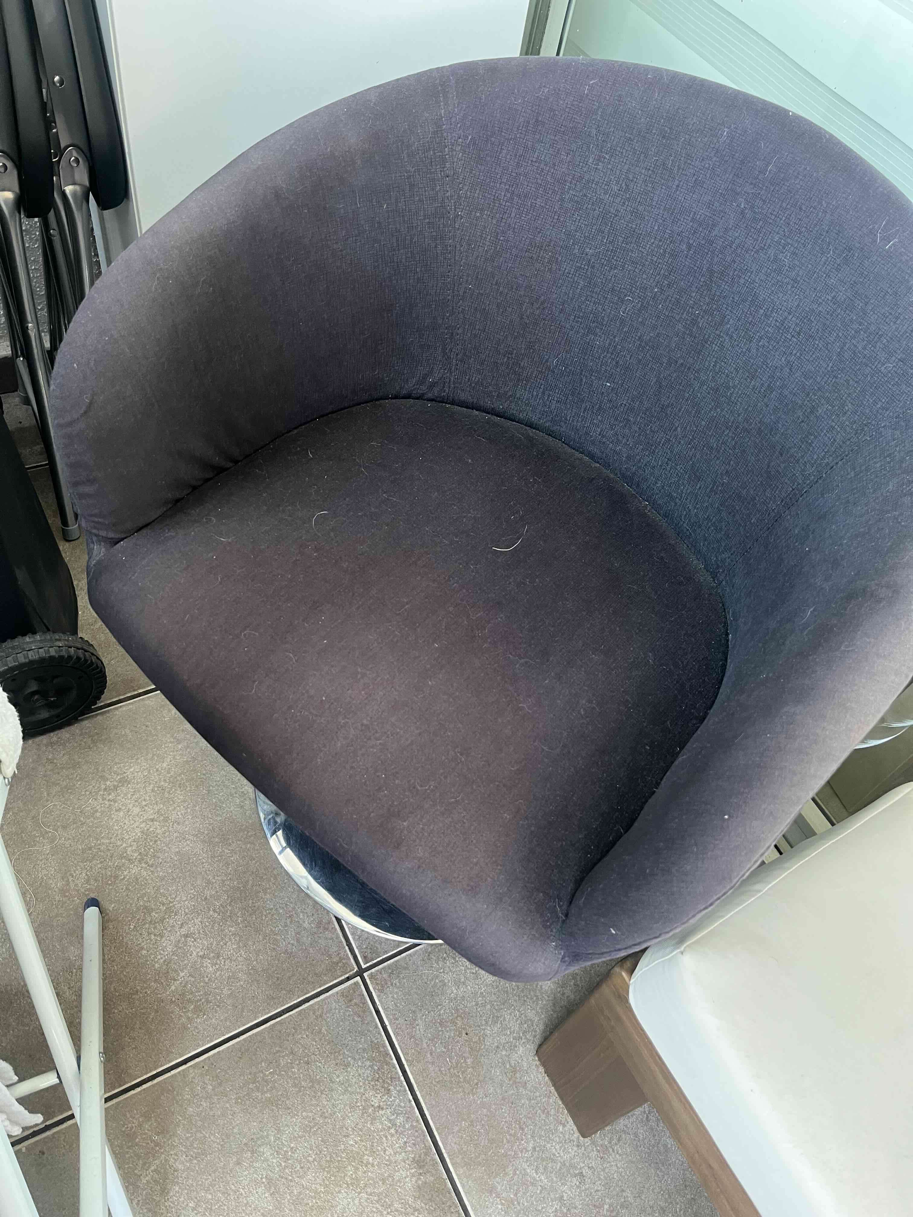 Silla giratoria tapizada gris - miniatura 2