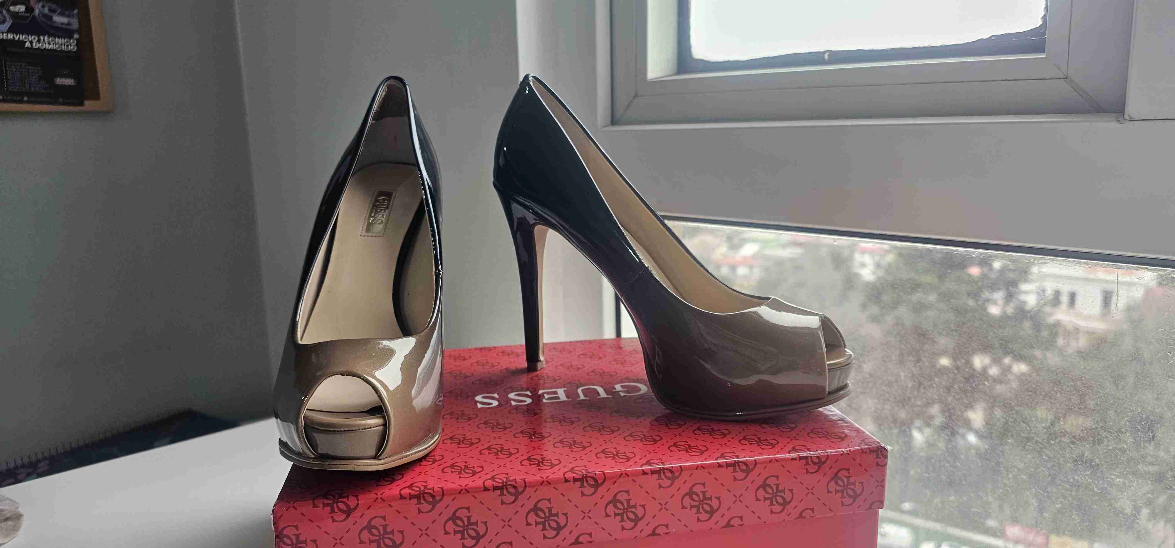 Zapato de charol degradado negro y beige - miniatura 3