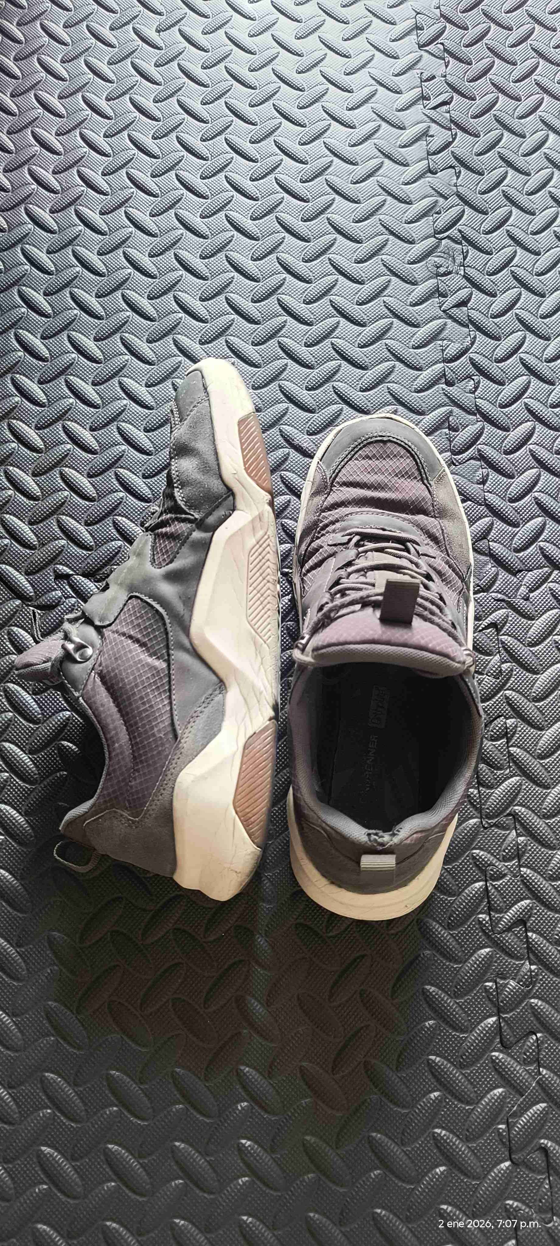 Zapatillas deportivas grises usadas - miniatura 2