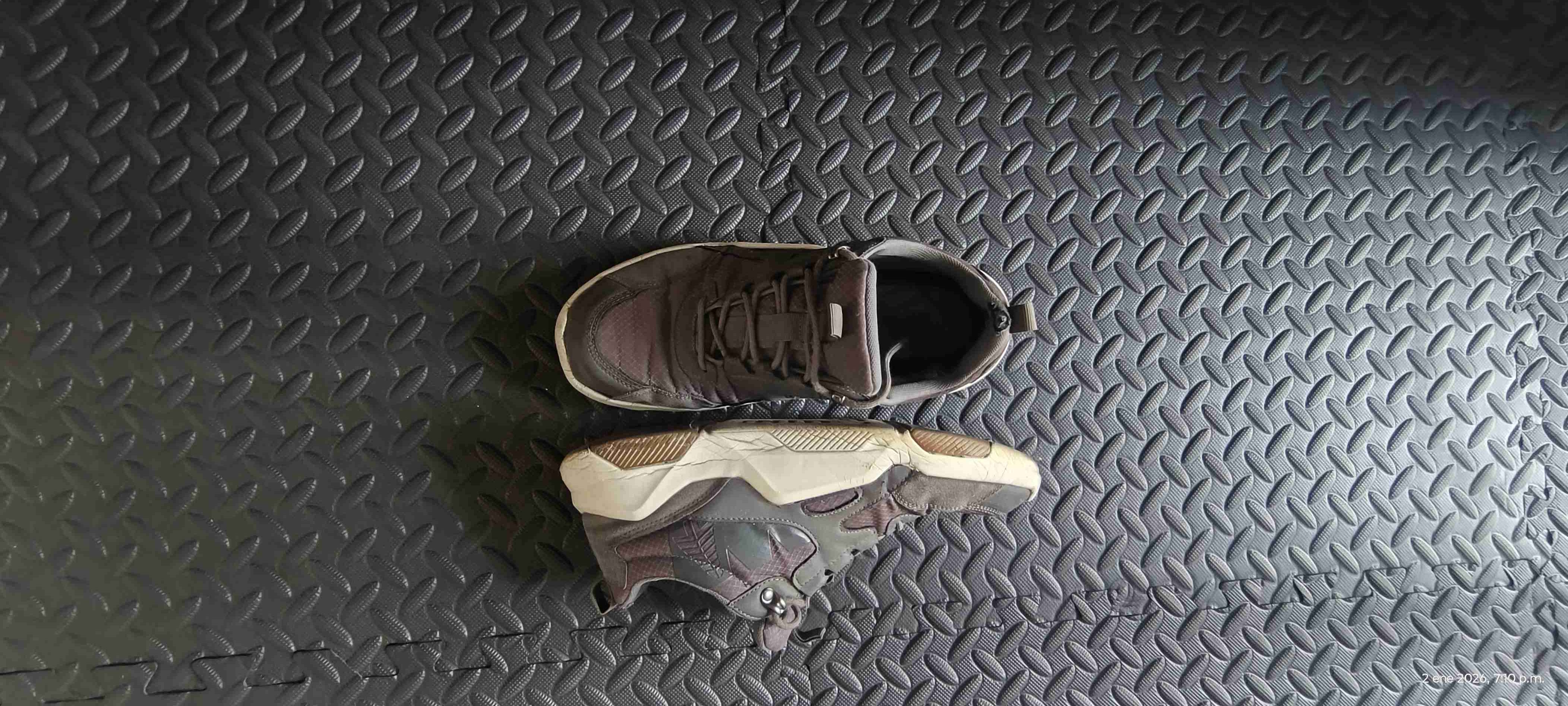 Zapatillas deportivas grises usadas - miniatura 6