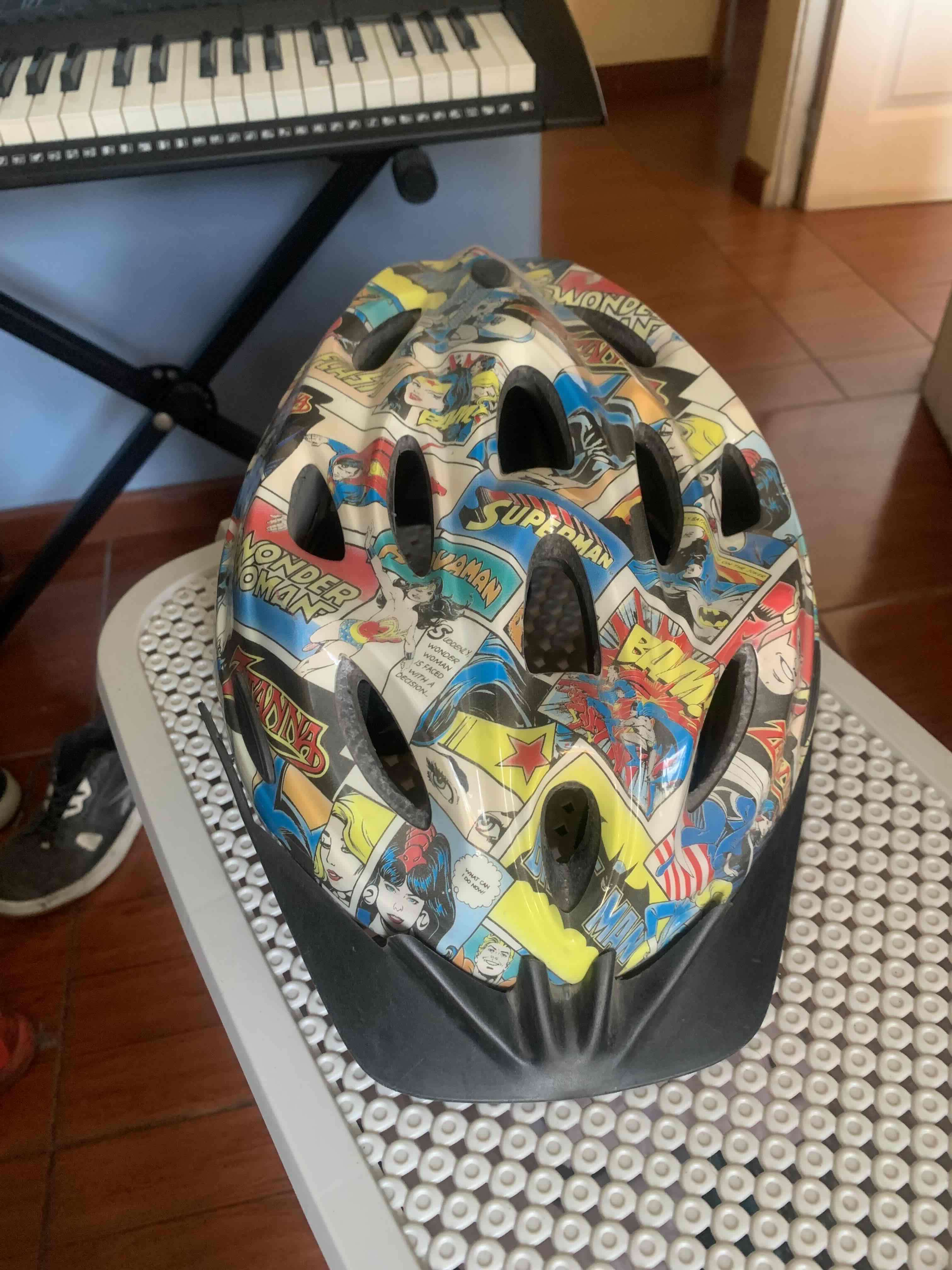 Casco de bicicleta estilo cómic edición limitada