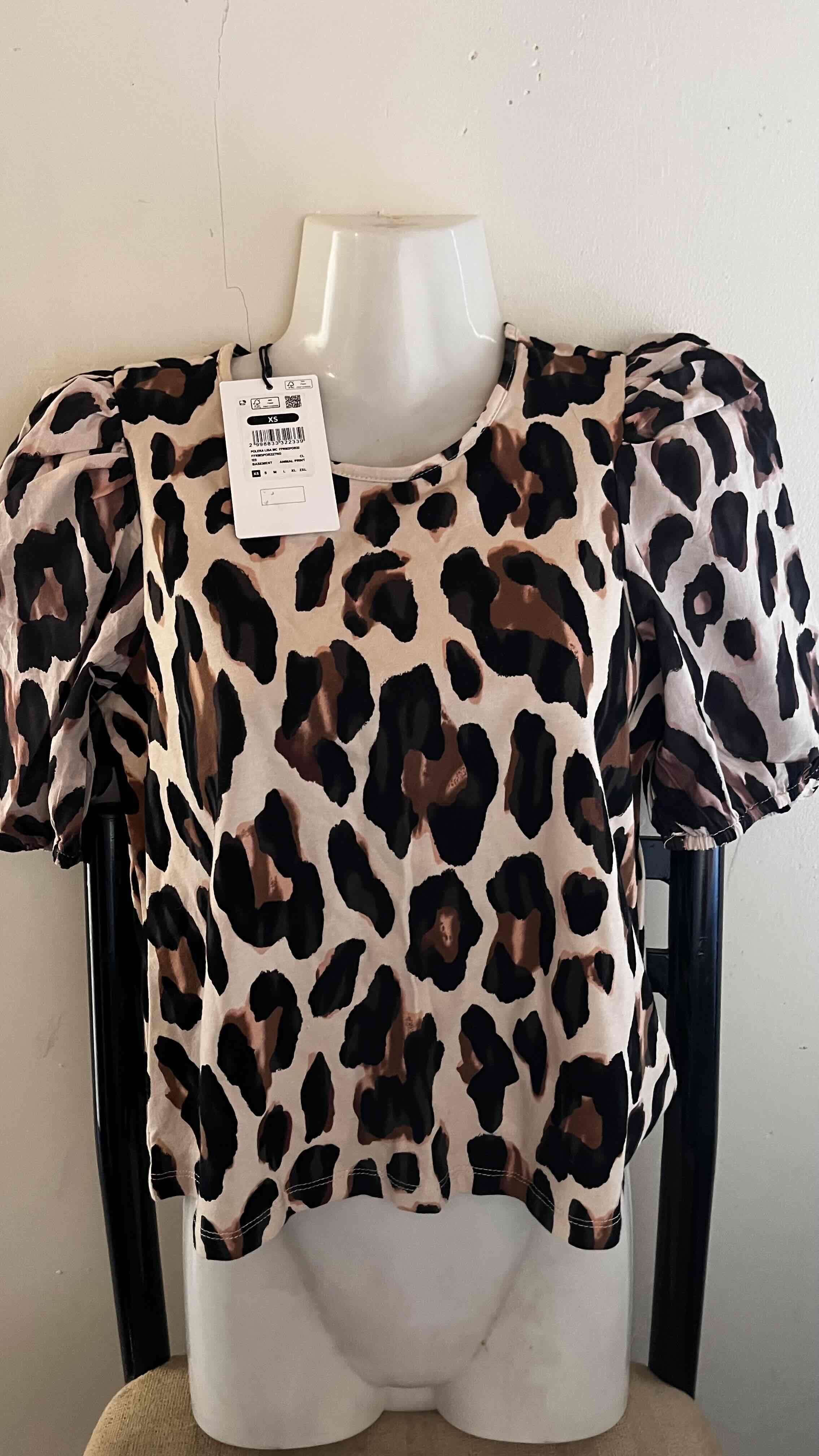 Polera estampado animal print