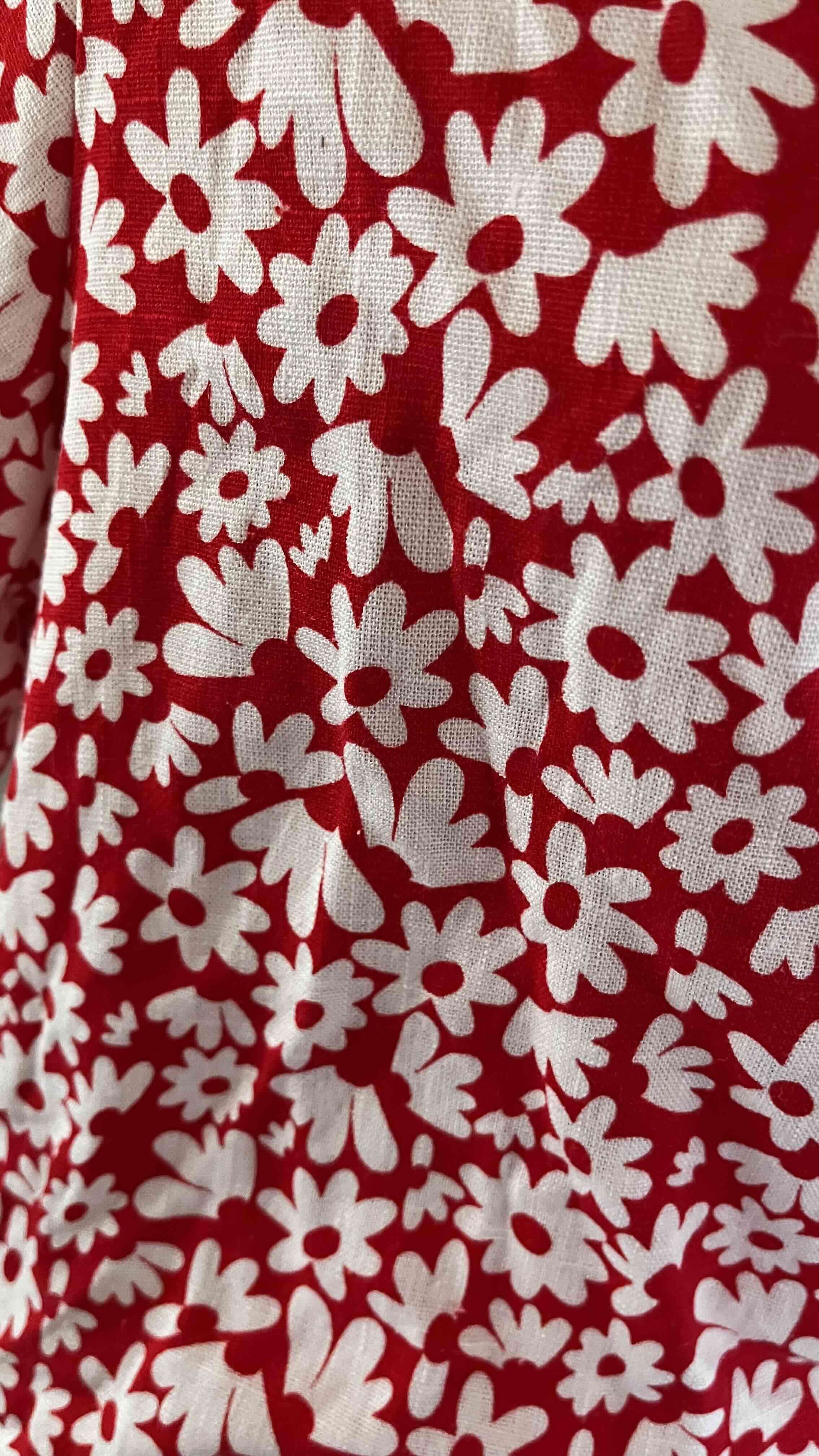 Blusa floral roja y blanca - miniatura 2
