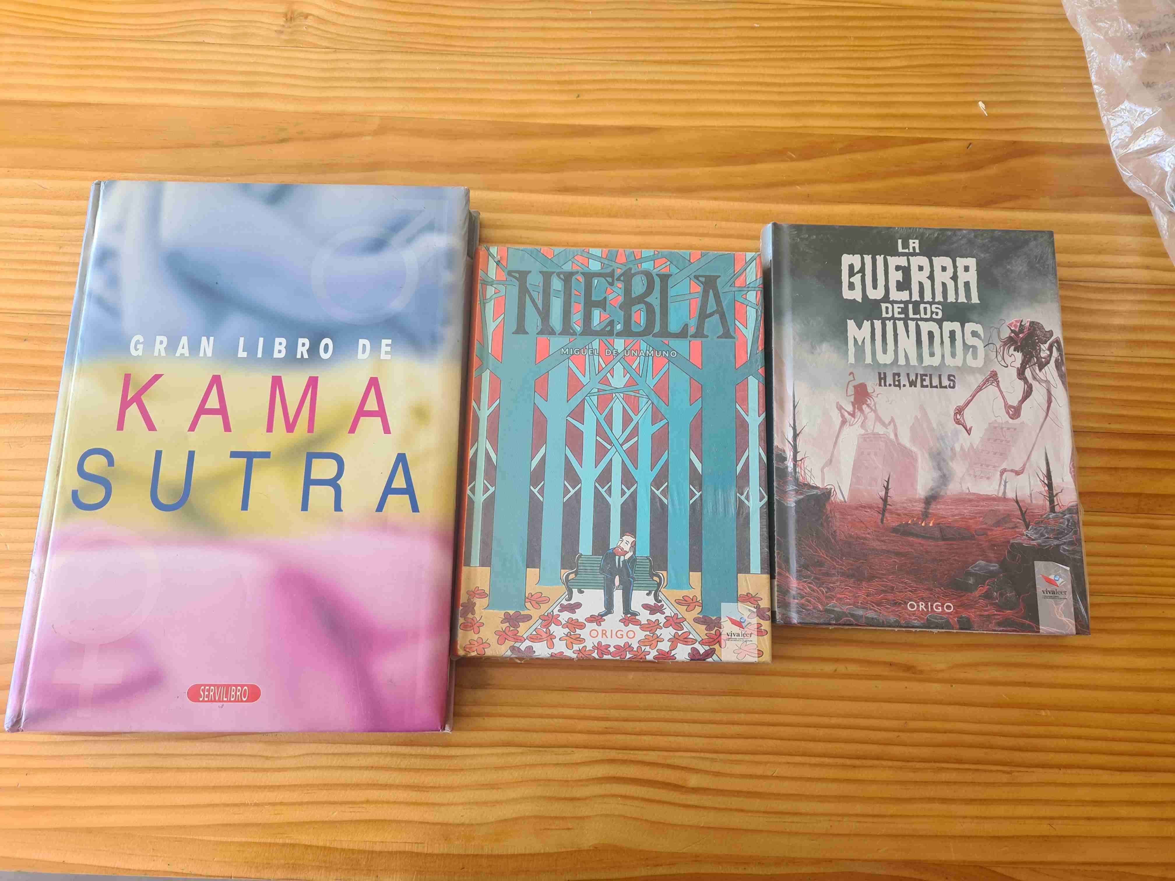 Set de tres libros variados