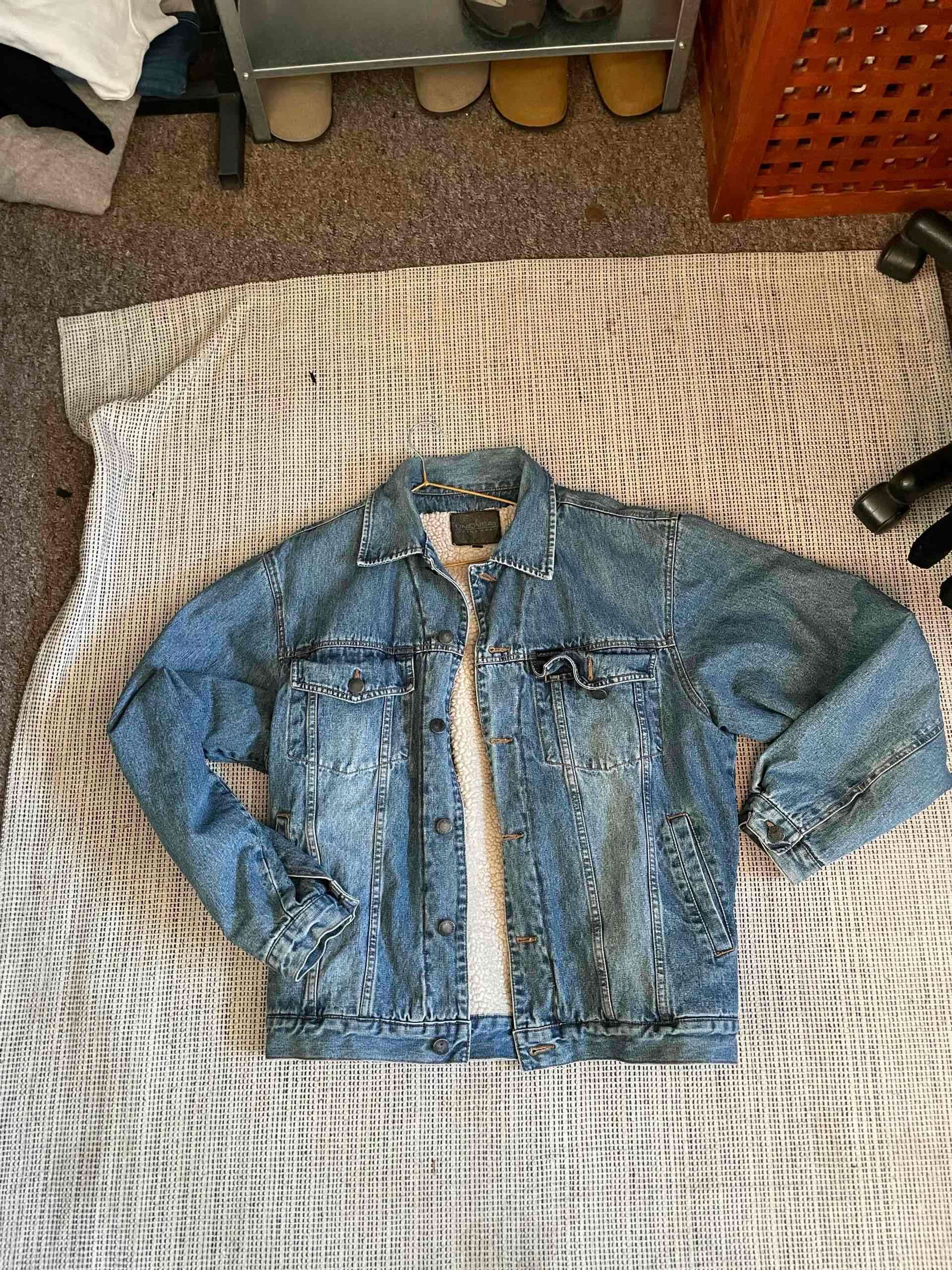 Chaqueta de mezclilla azul vintage con chiporro