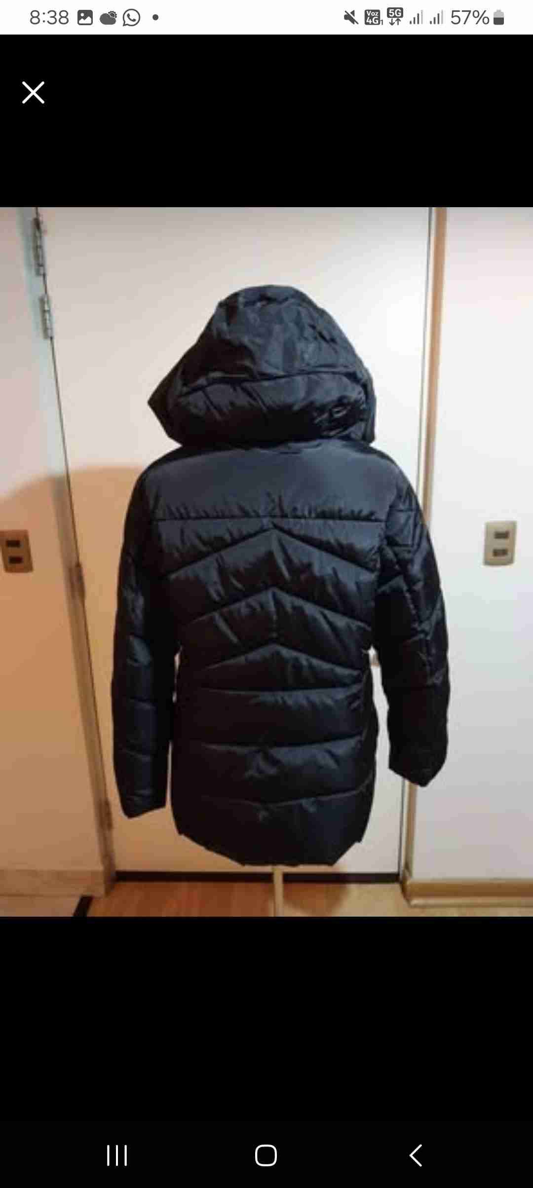 Parka negra acolchada con capucha - miniatura 5
