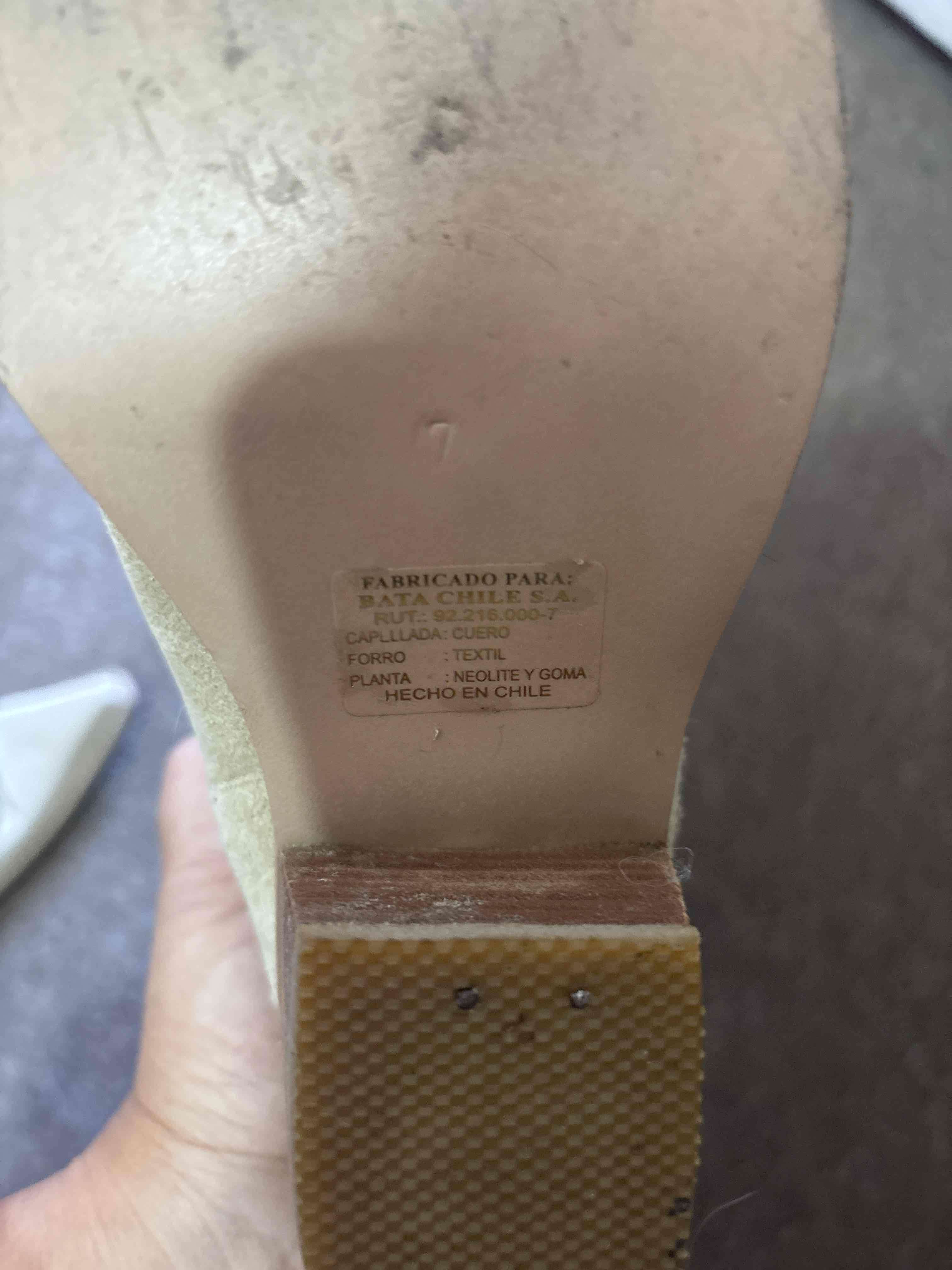 Botas vaqueras de cuero beige - miniatura 2