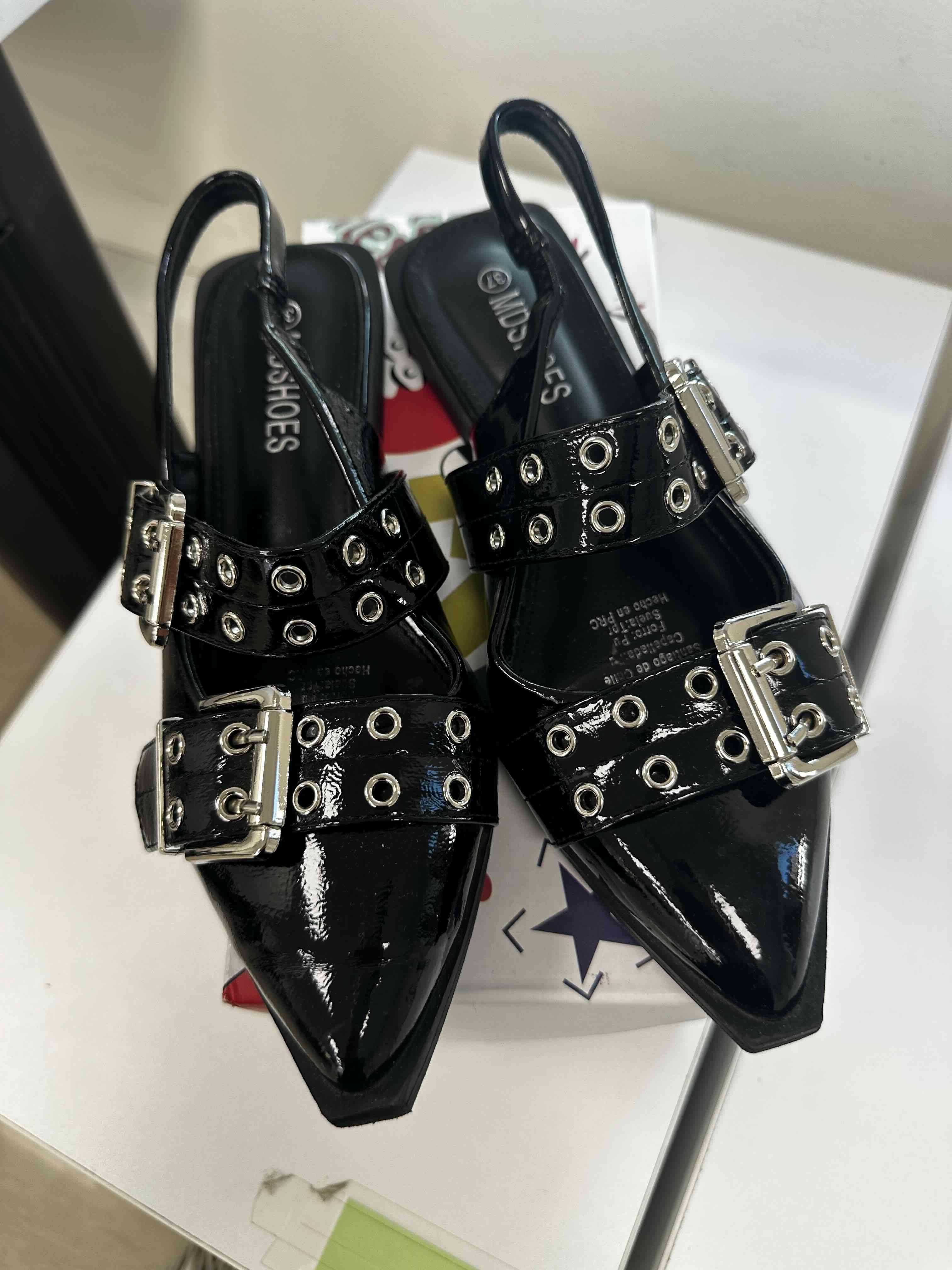 Zapatos negros con hebillas - miniatura 3