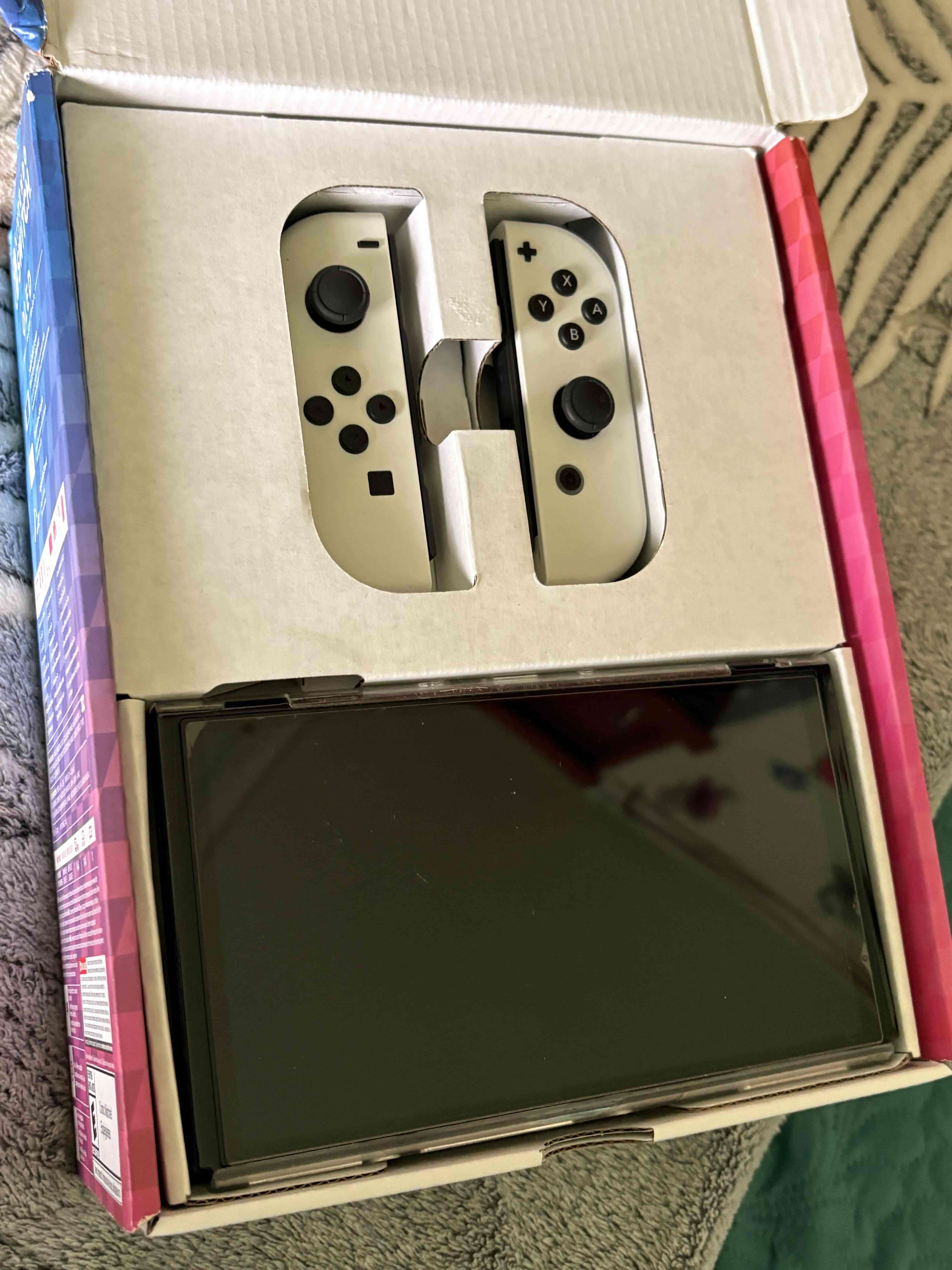 Nintendo Switch OLED - miniatura 2