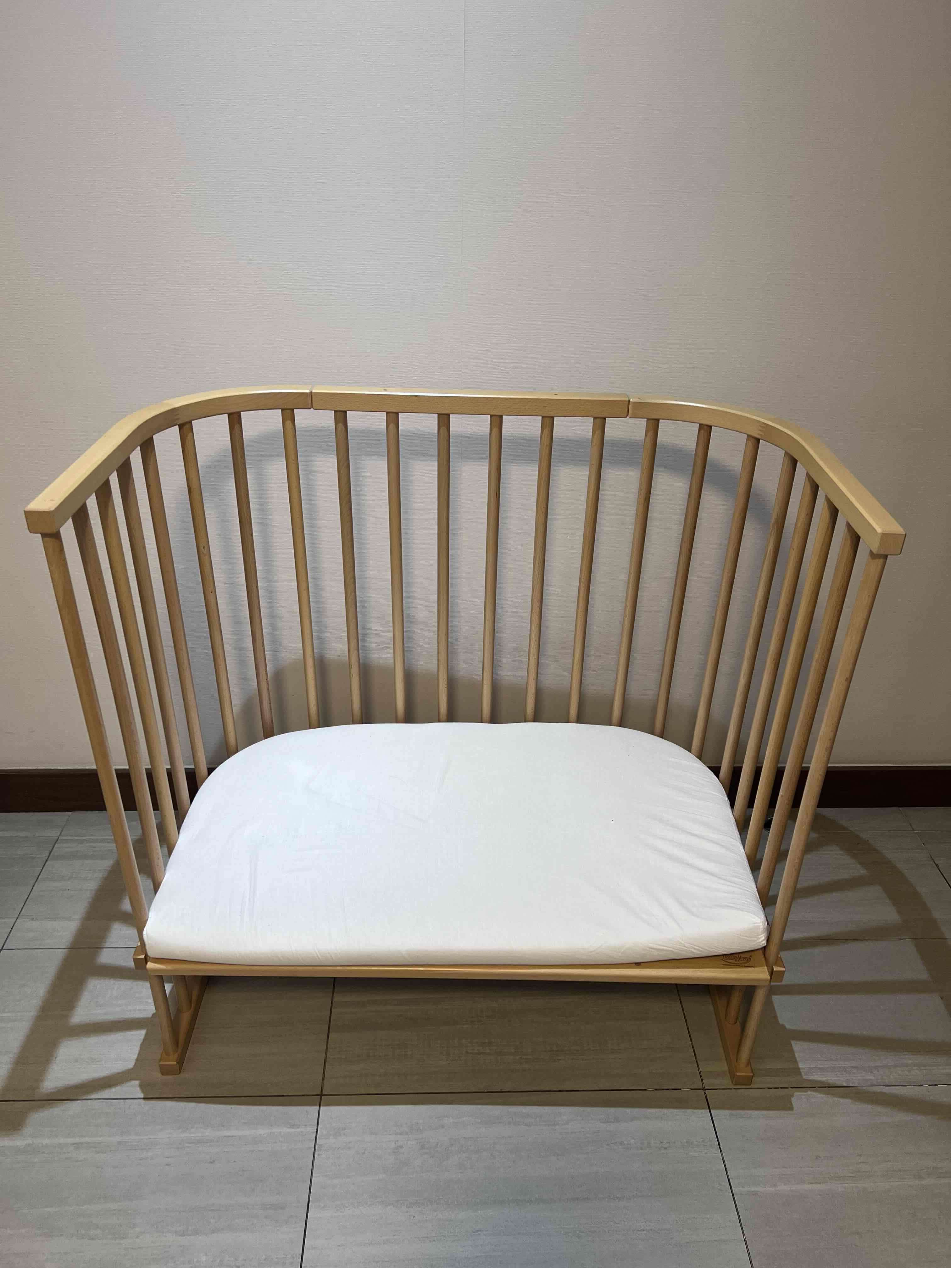 Cuna de madera para bebé