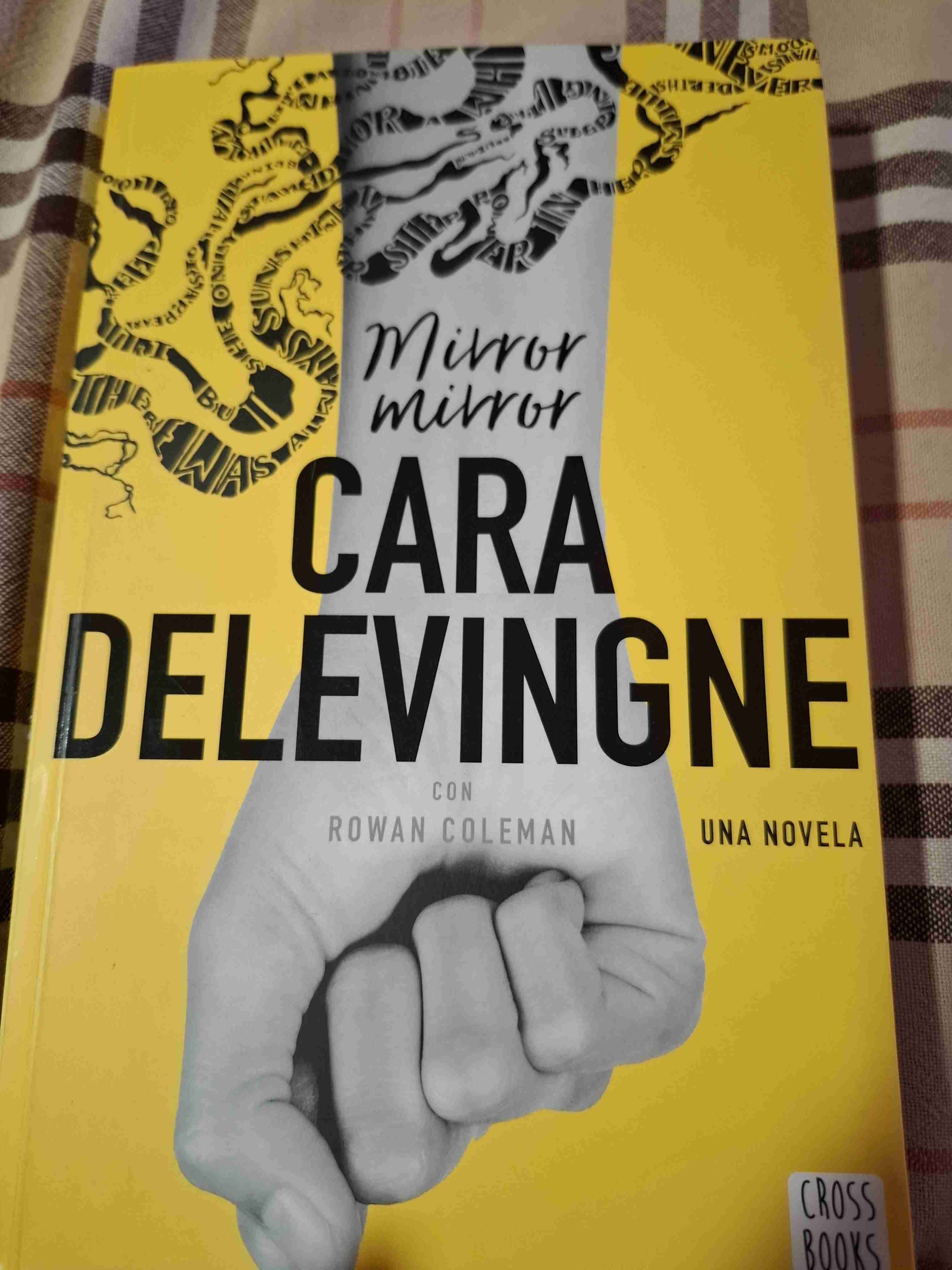 Libro Mirror Mirror de Cara Delevingne