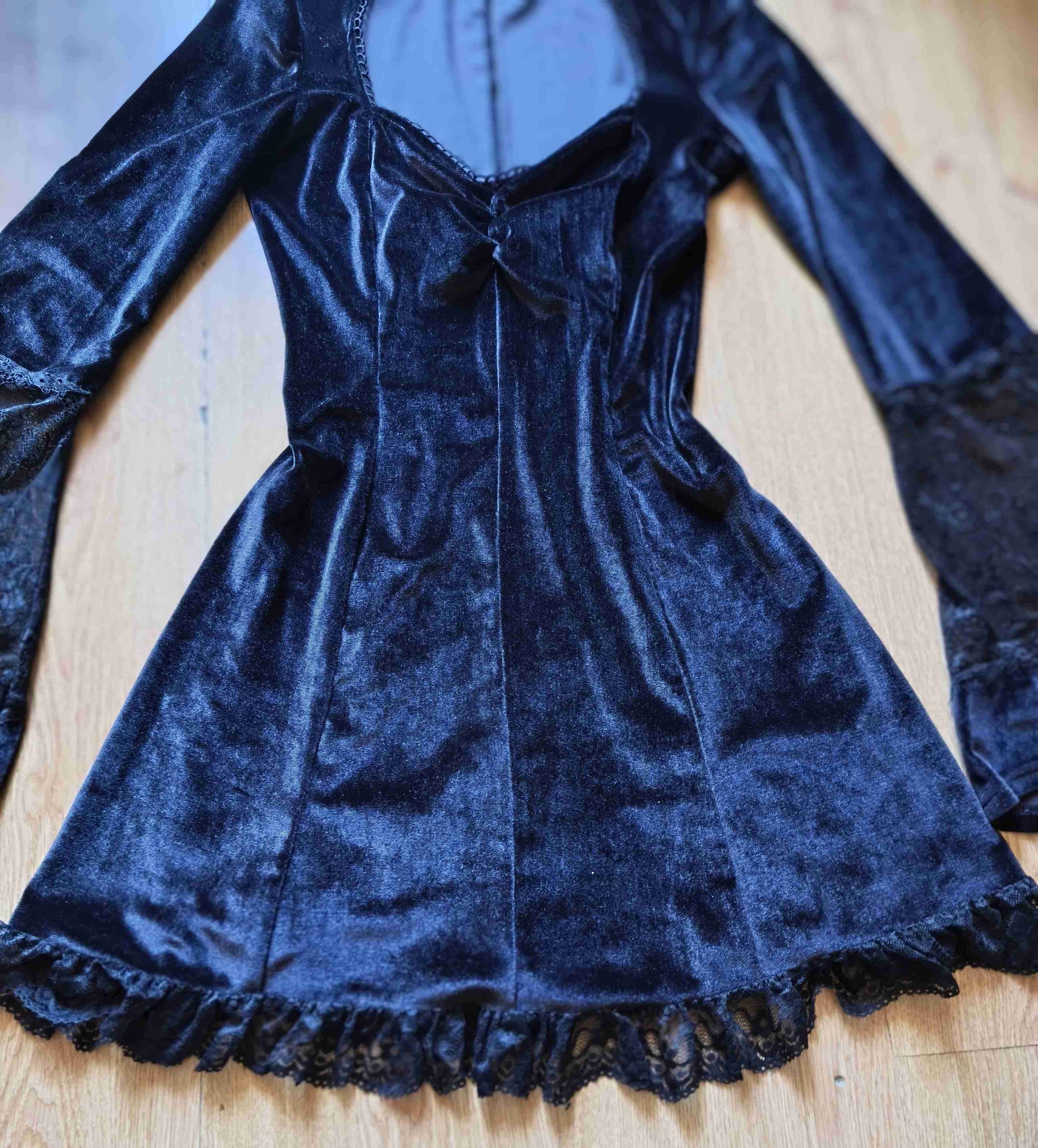 Vestido gótico de terciop negro mangas acampanadas - miniatura 4