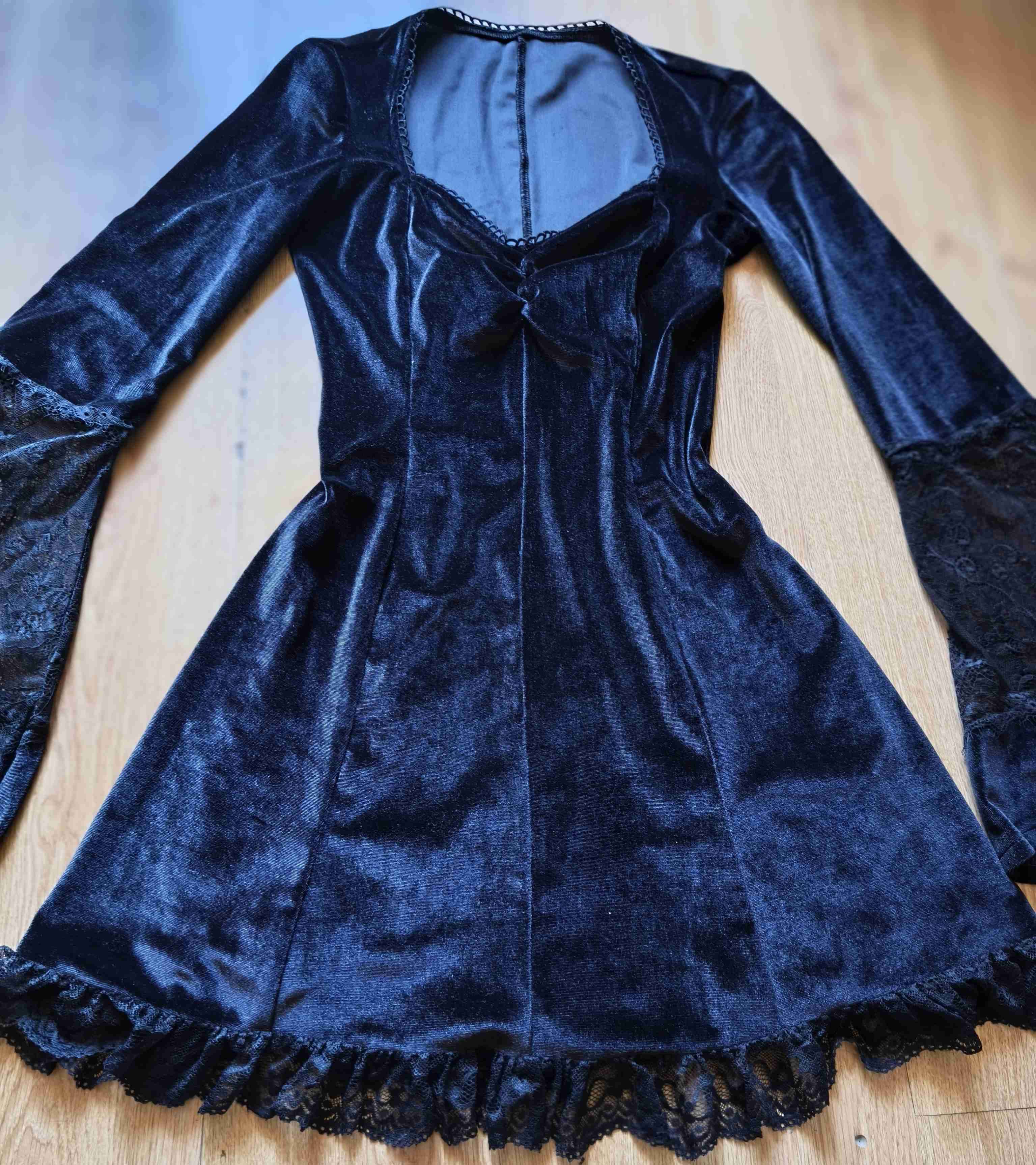 Vestido gótico de terciop negro mangas acampanadas - miniatura 5