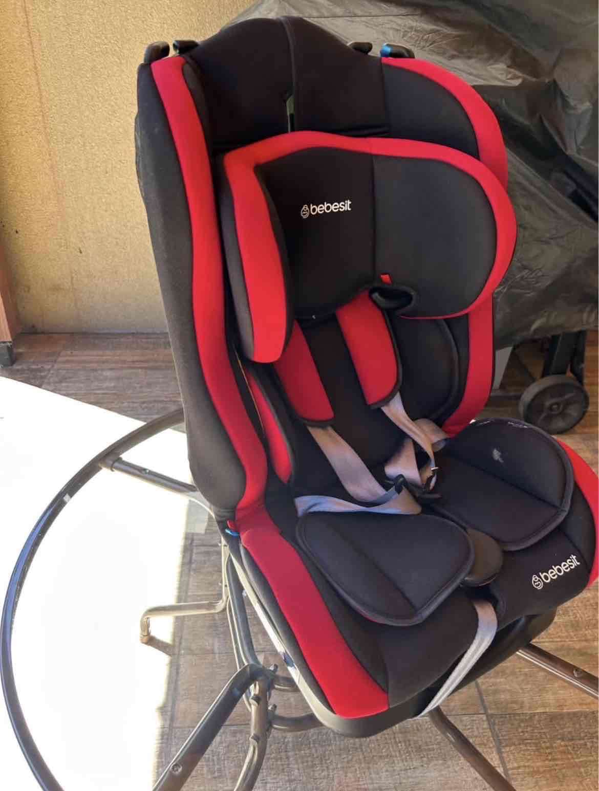 Silla de auto Bebesit roja y negra