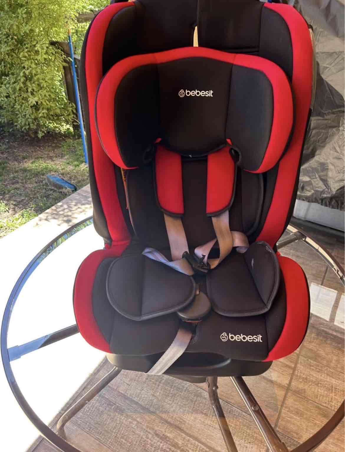 Silla de auto Bebesit roja y negra - miniatura 2