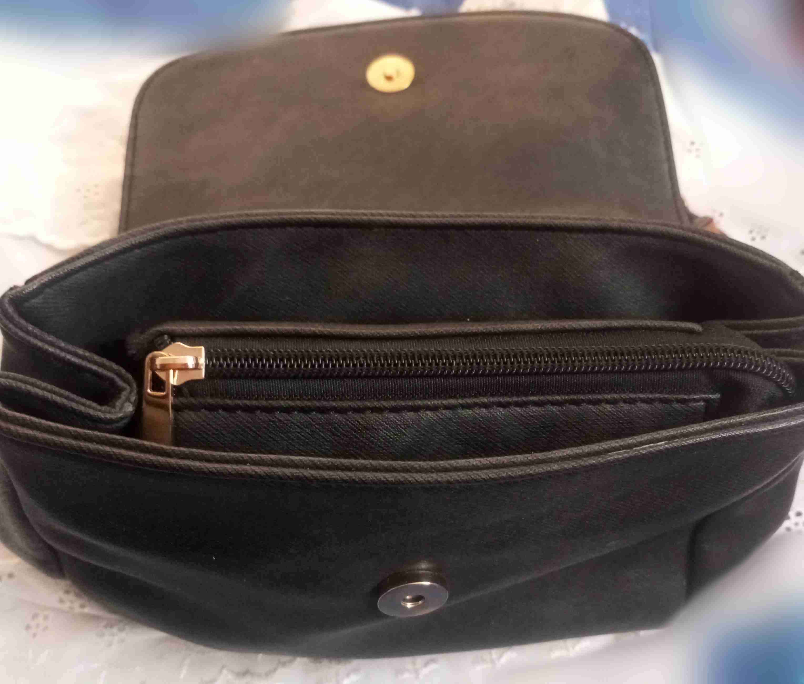 Cartera de mano marrón con borla - miniatura 2