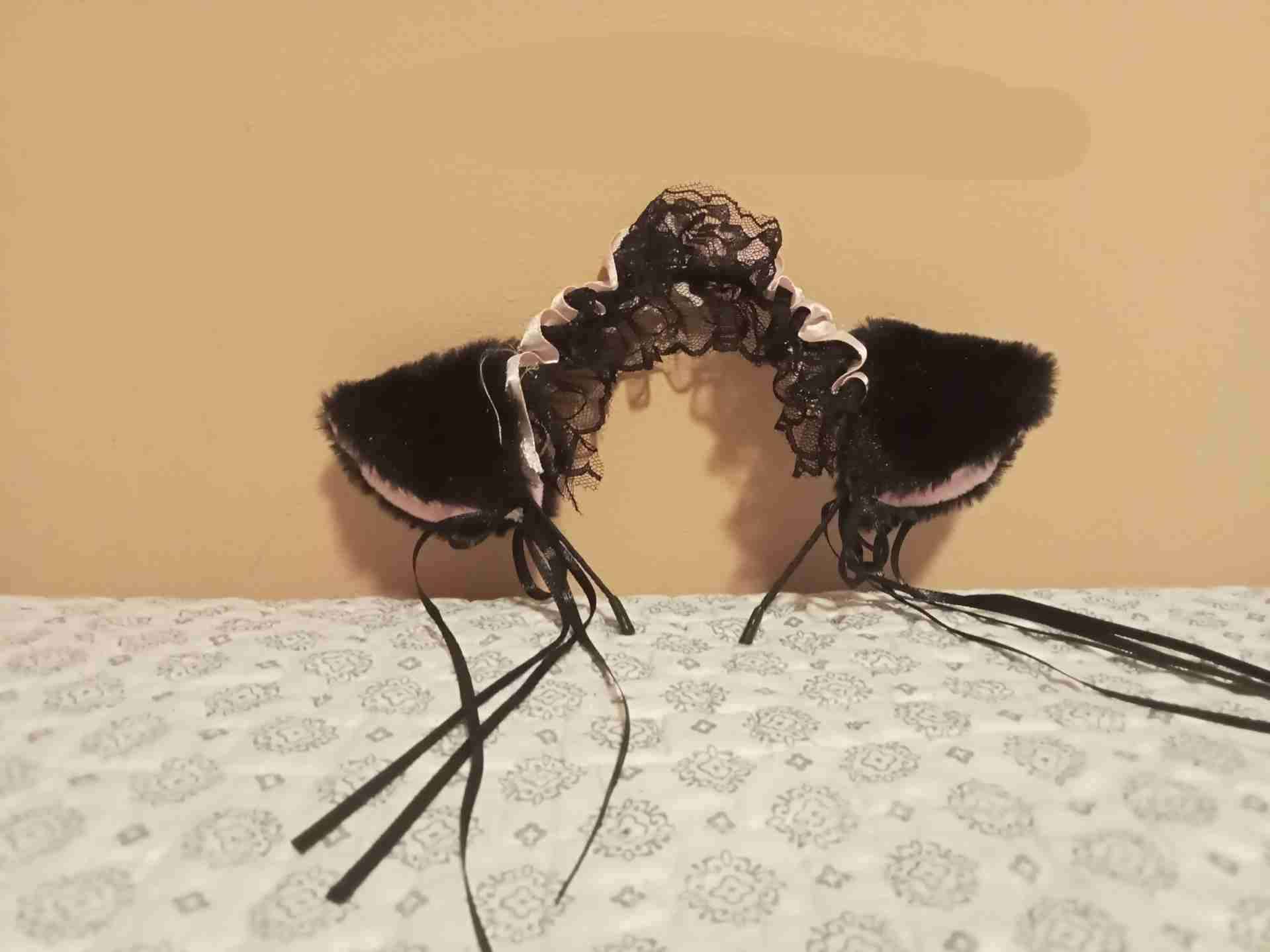 Orejeras negras con encaje