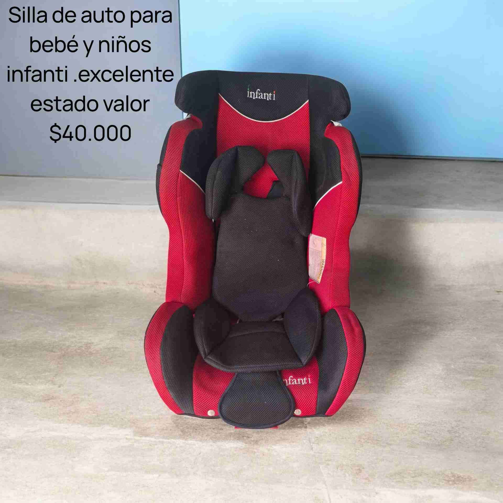 Silla de auto para bebé roja