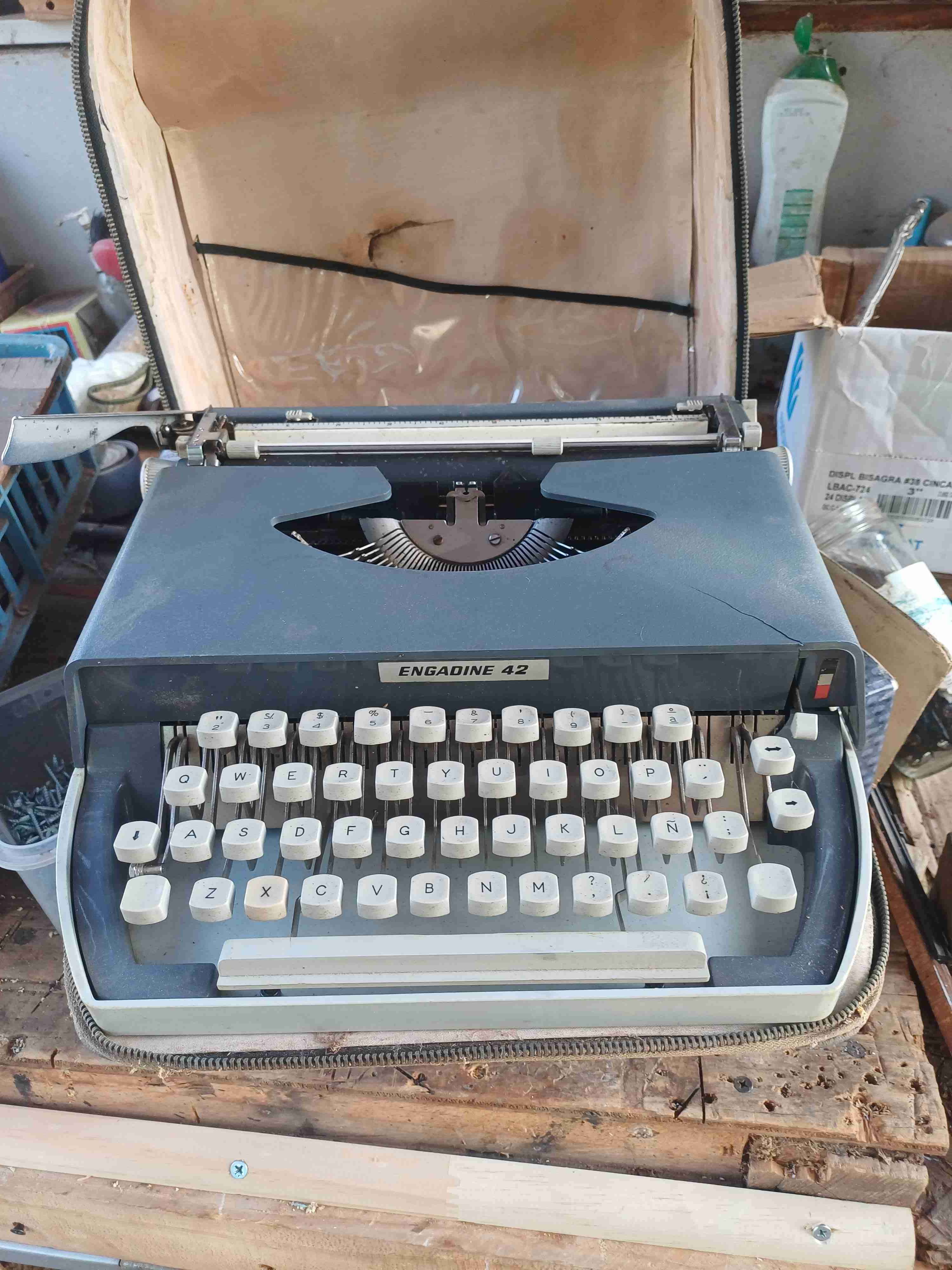 Maletín vintage gastado - miniatura 4