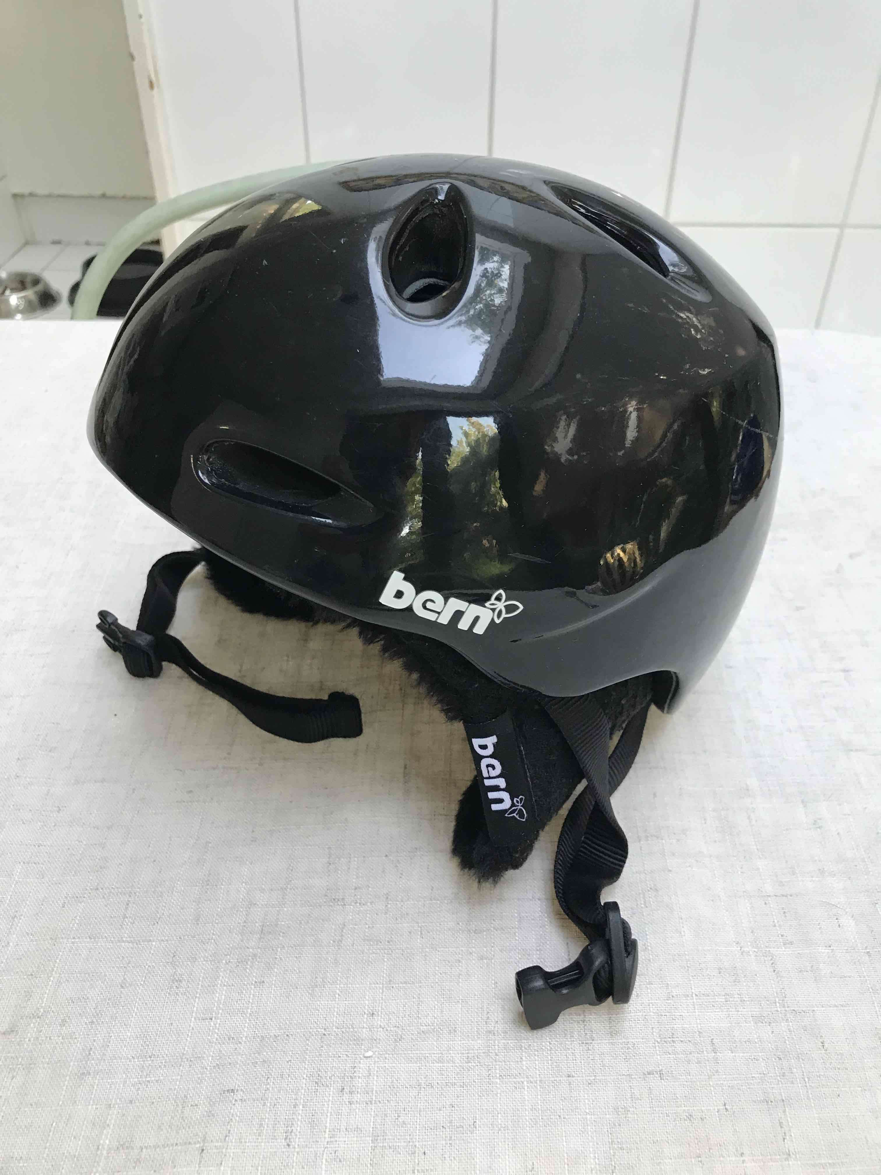 Casco negro Bern - miniatura 3