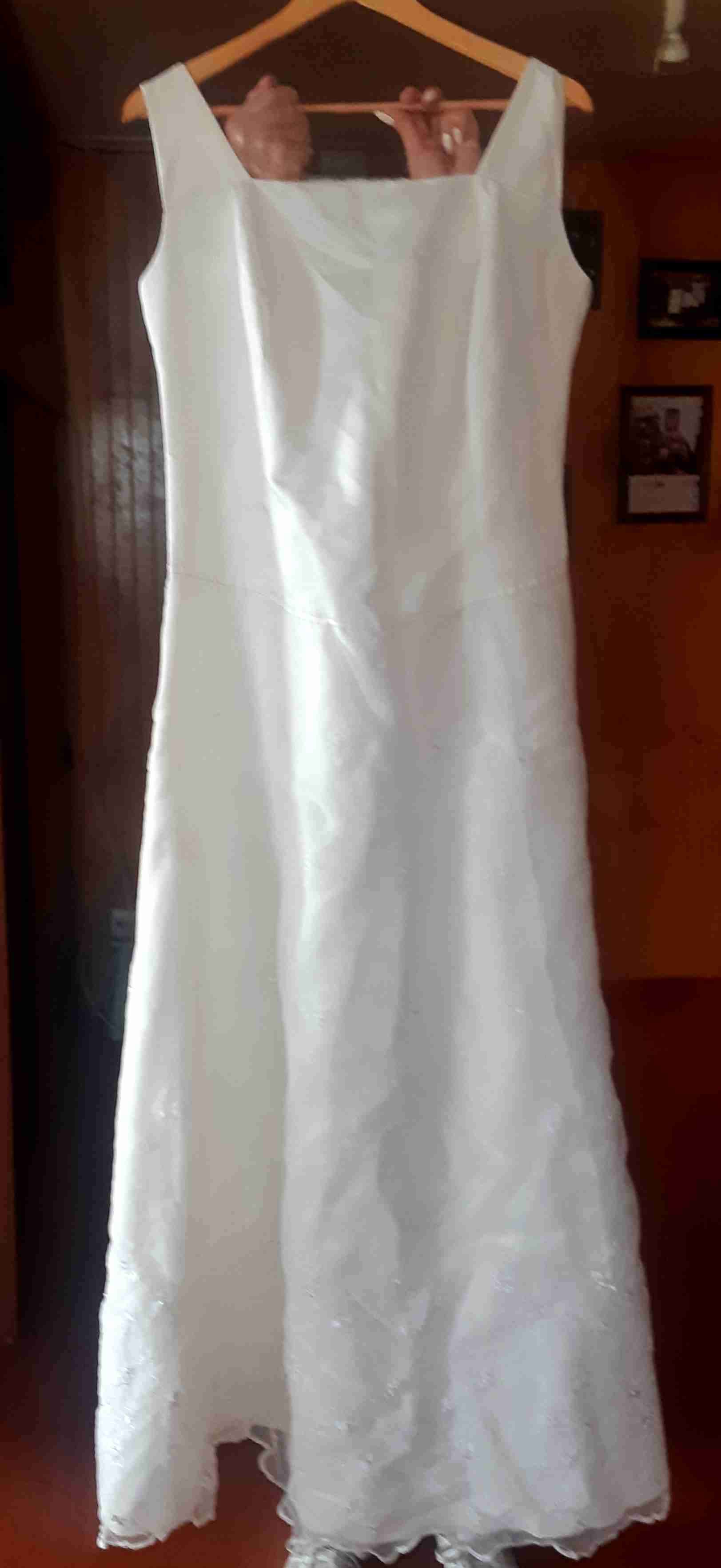 Vestido de novia marfil elegante