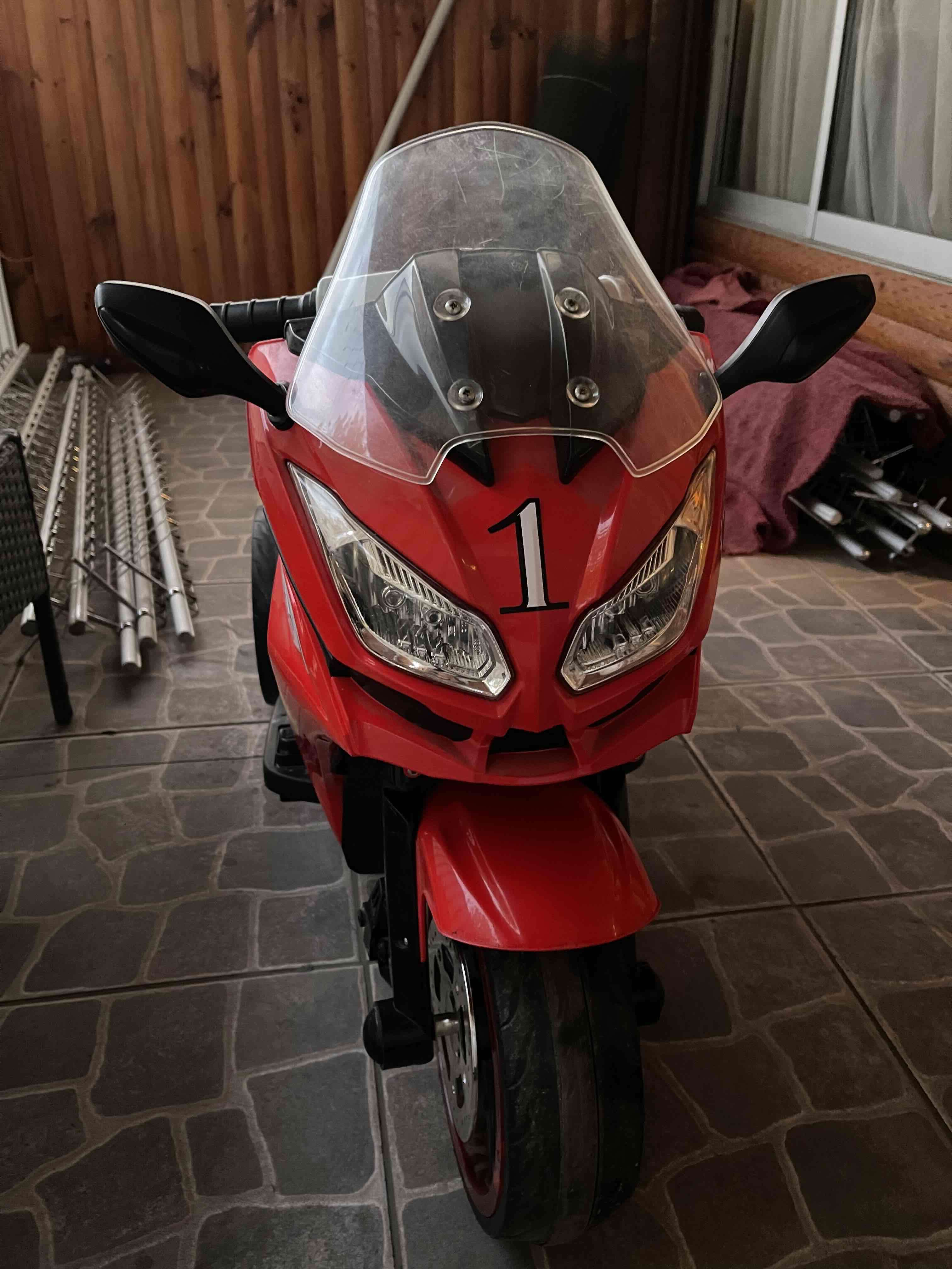 Moto infantil eléctrica roja - miniatura 2