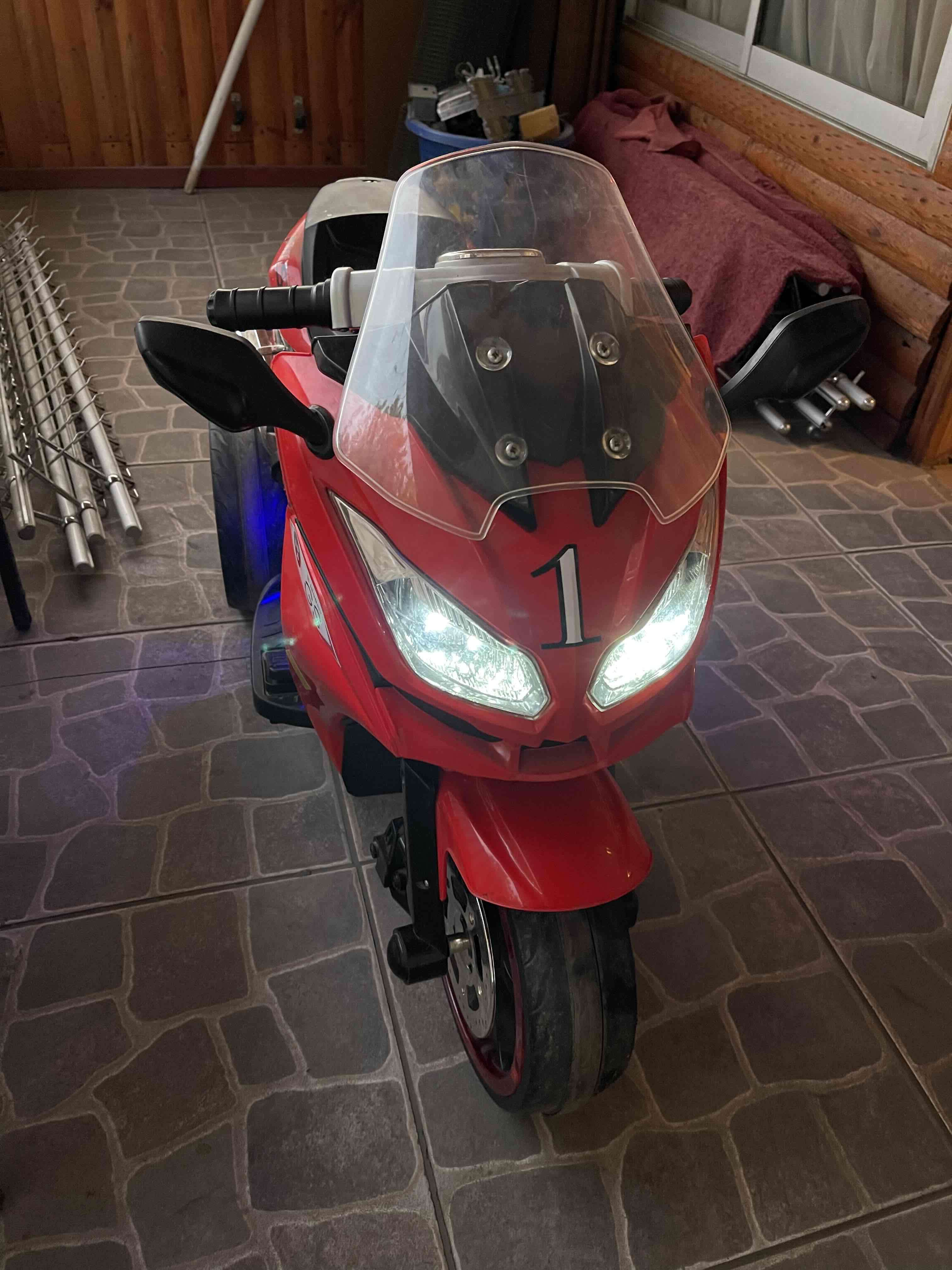 Moto infantil eléctrica roja - miniatura 3