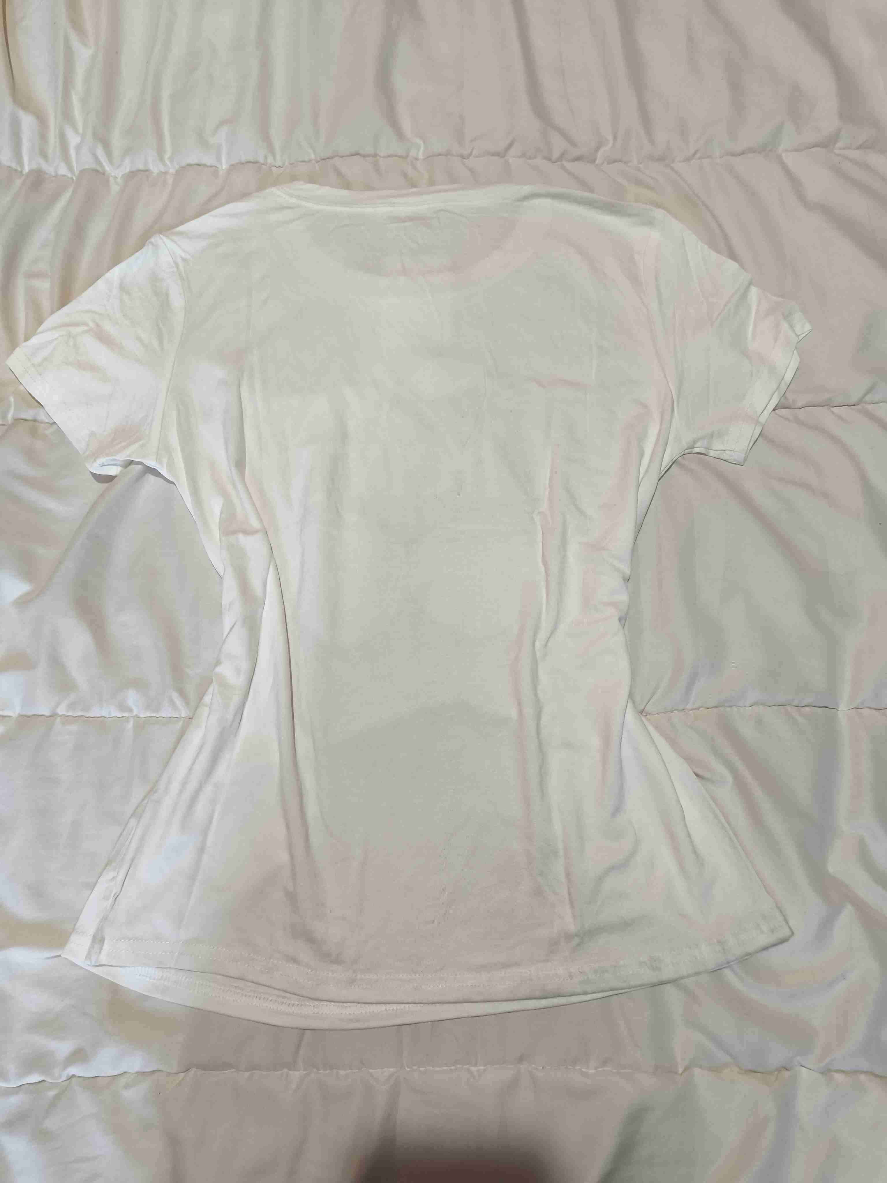 Polera blanca con diseño cerezas - miniatura 3