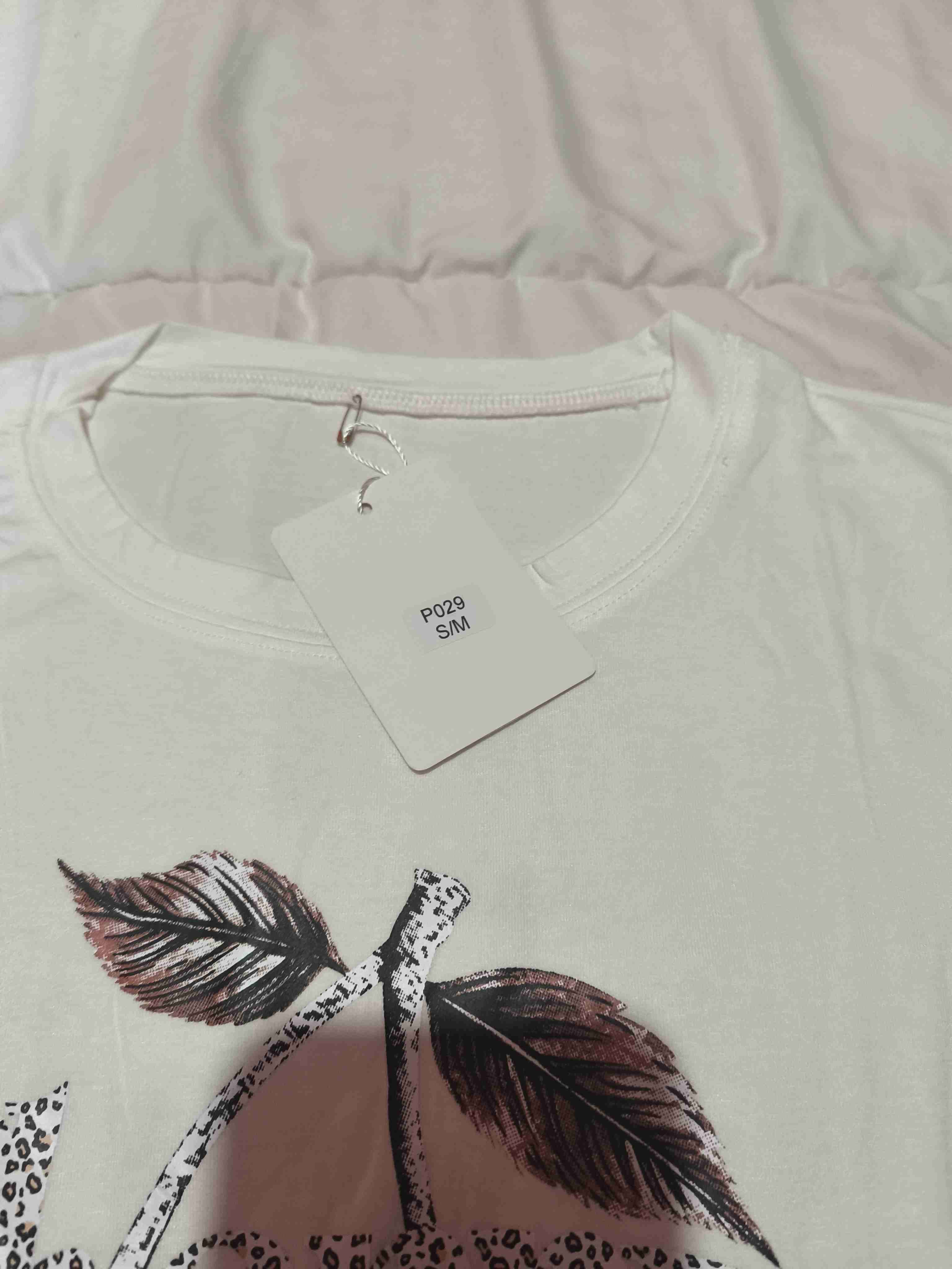 Polera blanca con diseño cerezas - miniatura 5