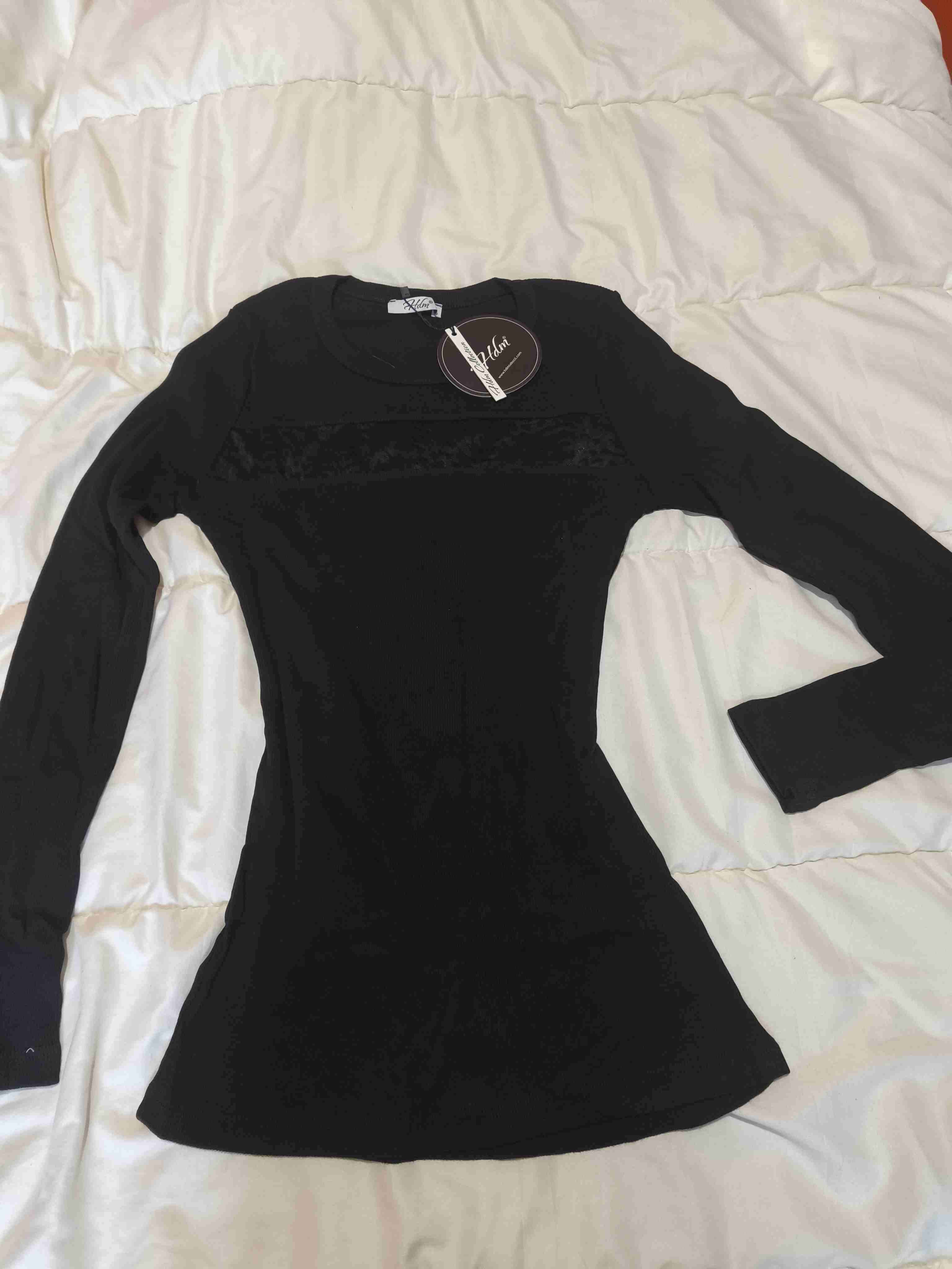 Polera negra de manga larga