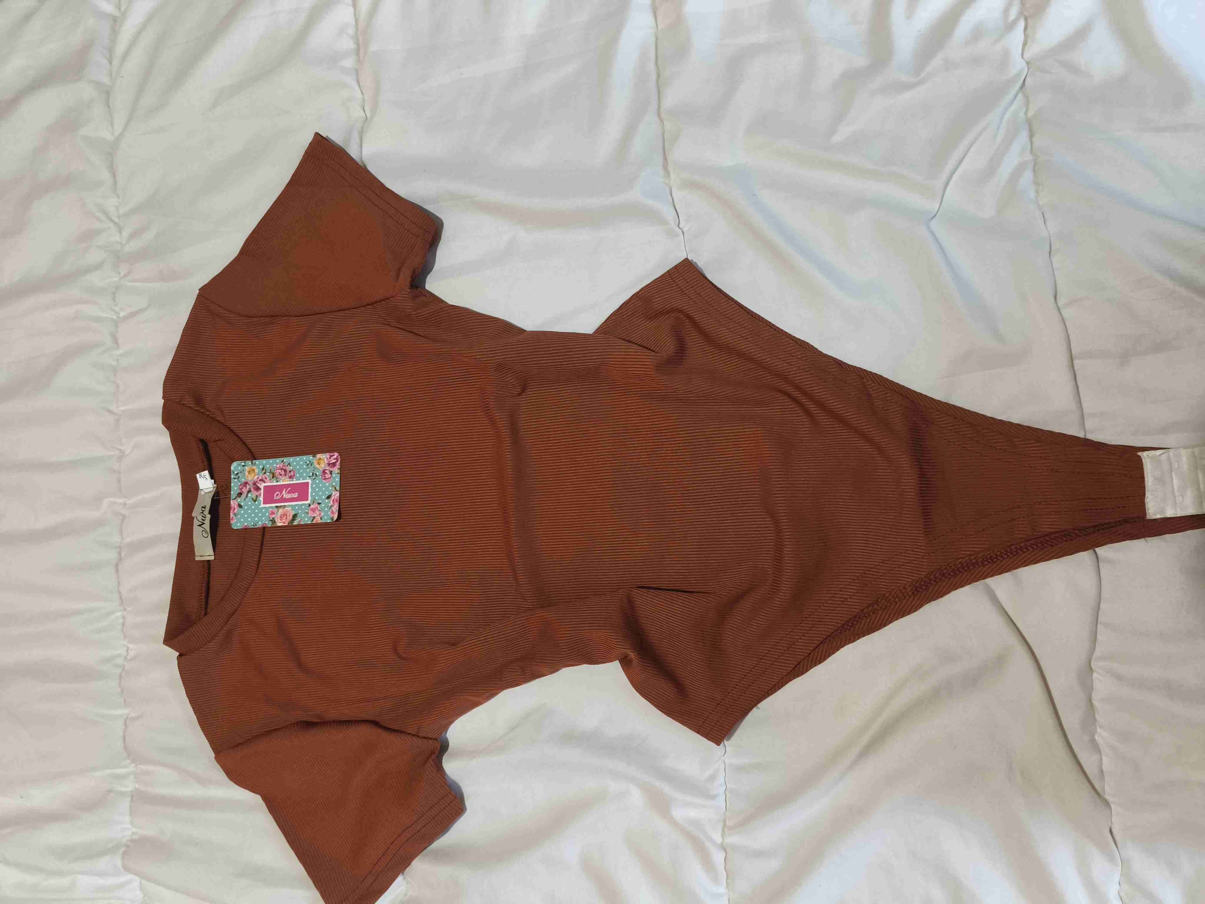 Body color terracota con etiqueta