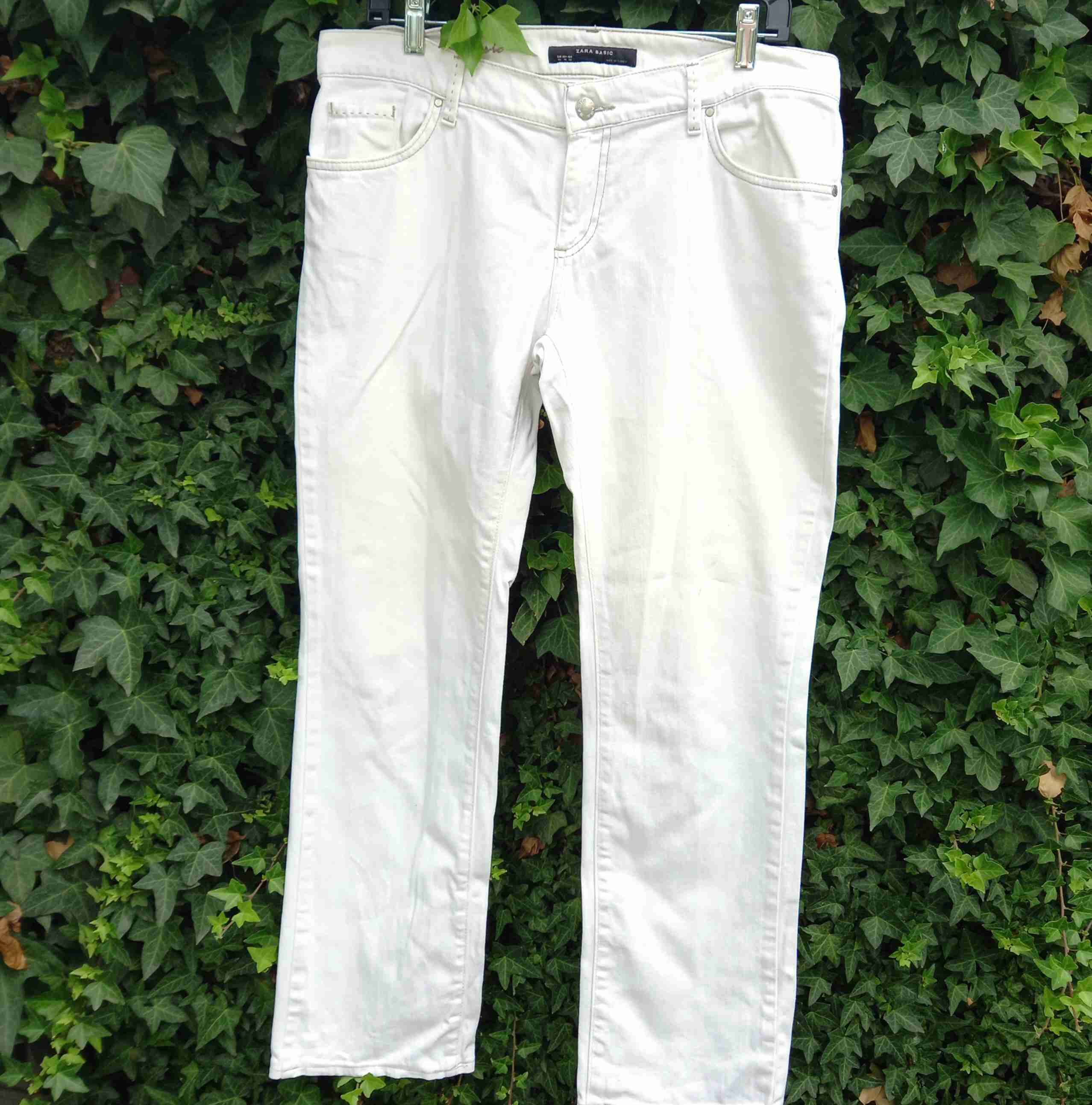 Pantalones blancos zara