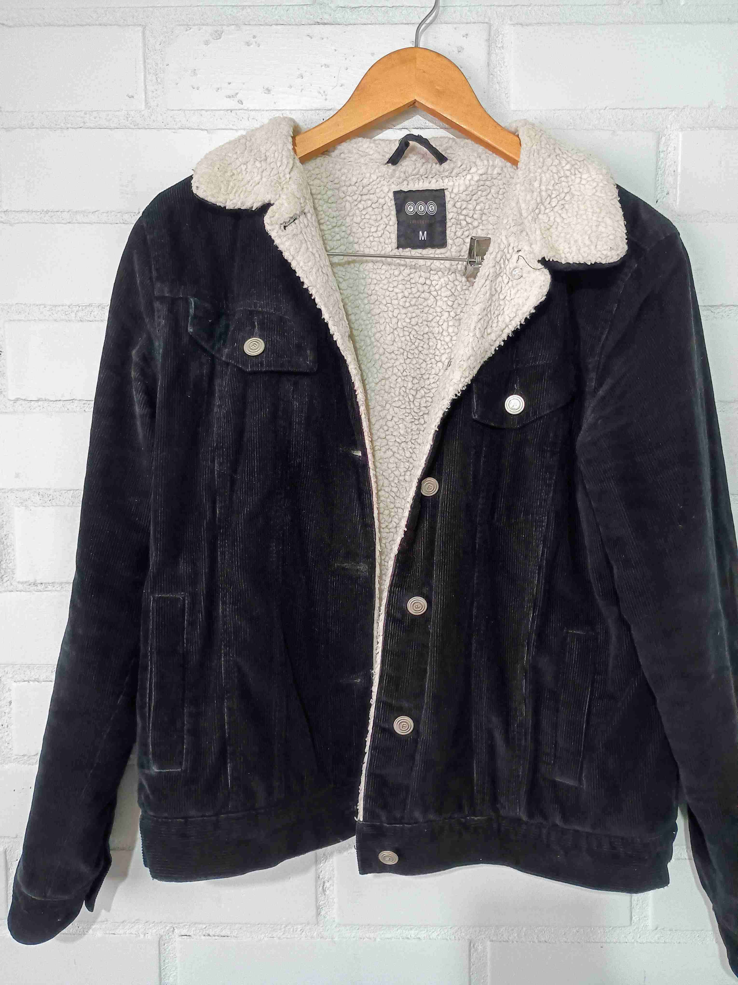 Chaqueta negra de cotele con forro de chiporro