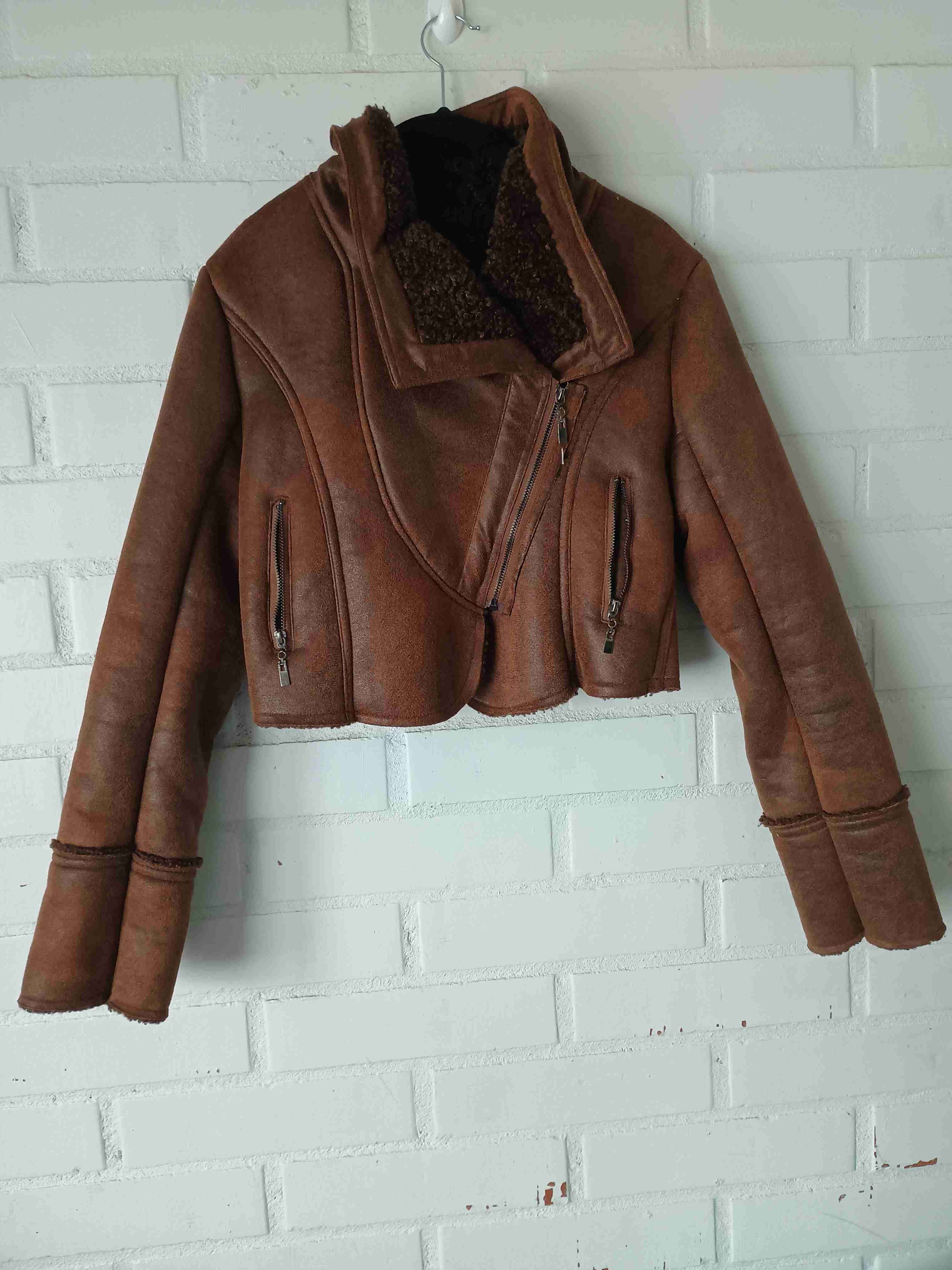 Chaqueta corta de cuero marrón - miniatura 2