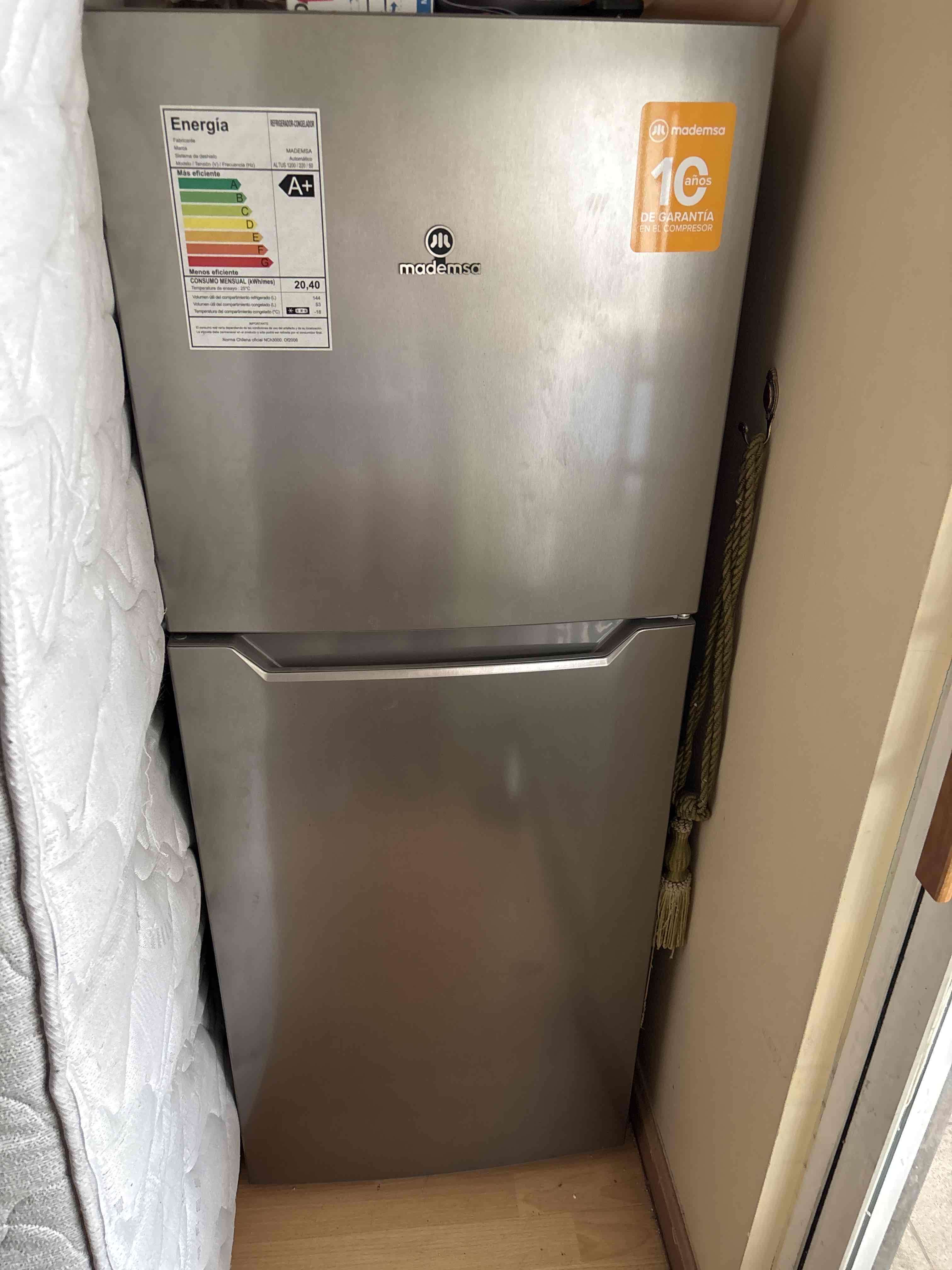 Refrigerador Mademsa A+ plateado