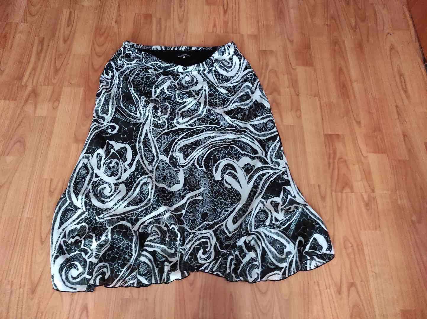 Falda estampada blanco y negro - miniatura 3