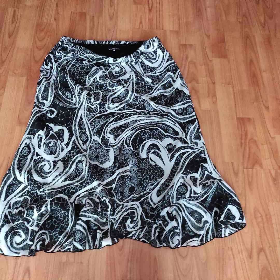 Falda estampada blanco y negro - miniatura 5