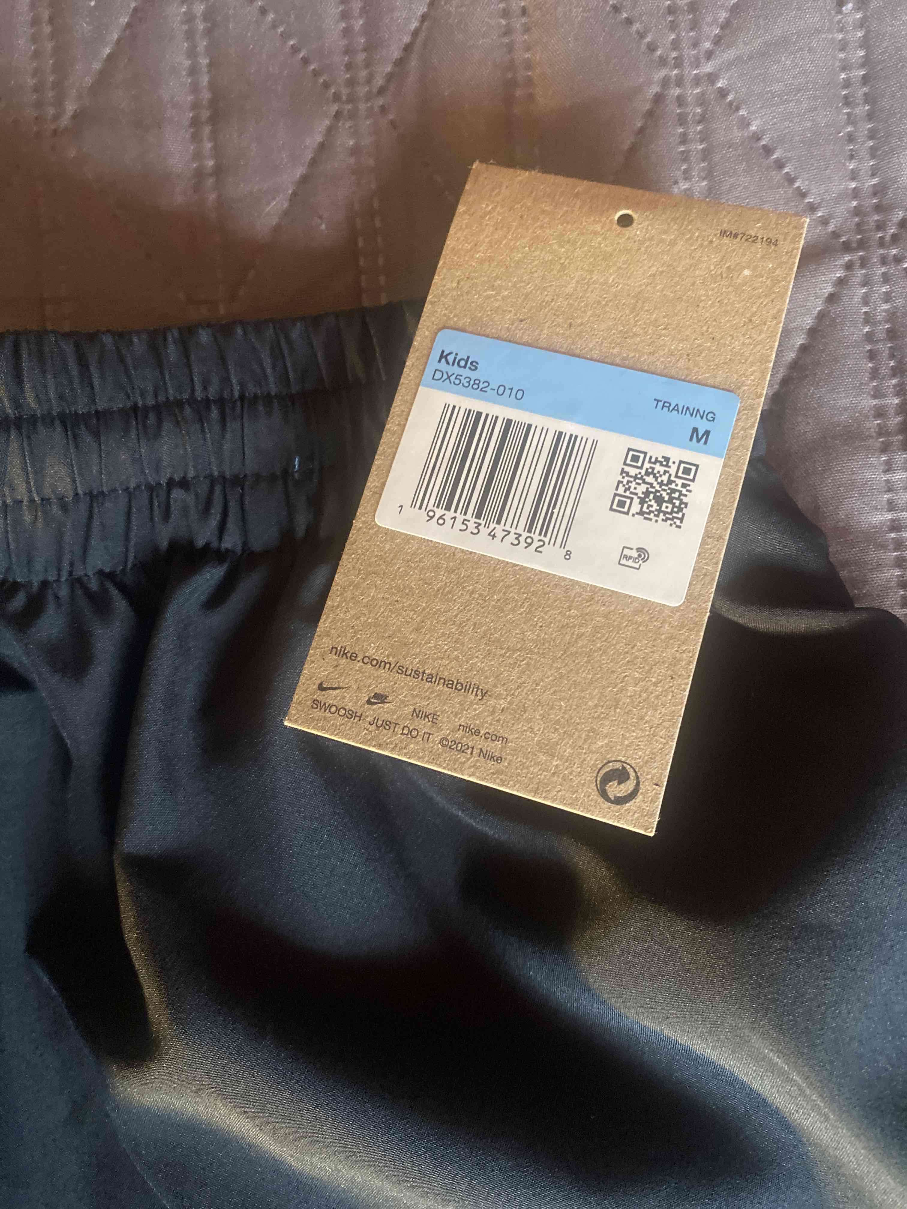 Short Nuevo deportivo negro Nike Talla M niño - miniatura 3