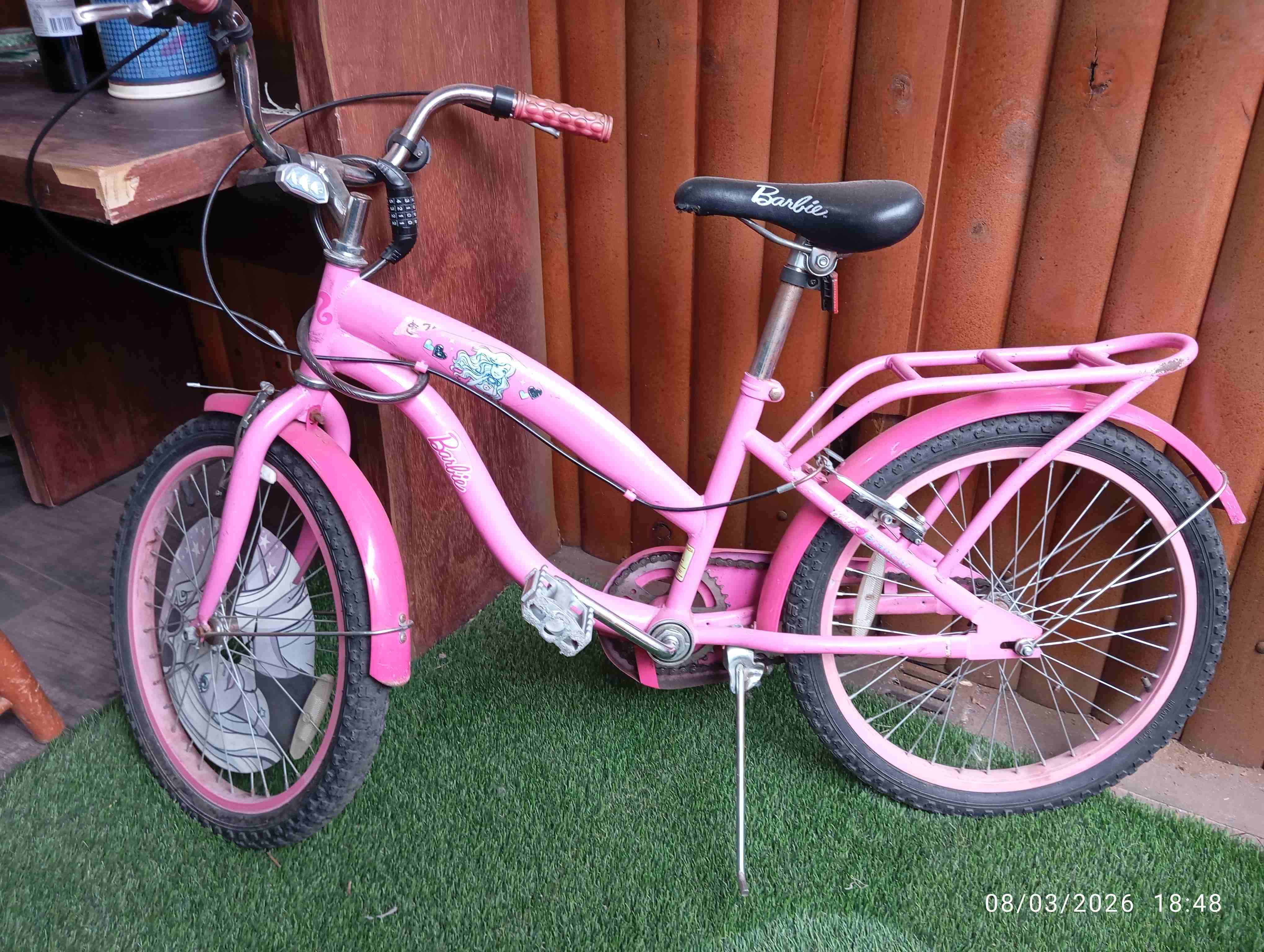 Bicicleta infantil rosa Barbie - miniatura 1