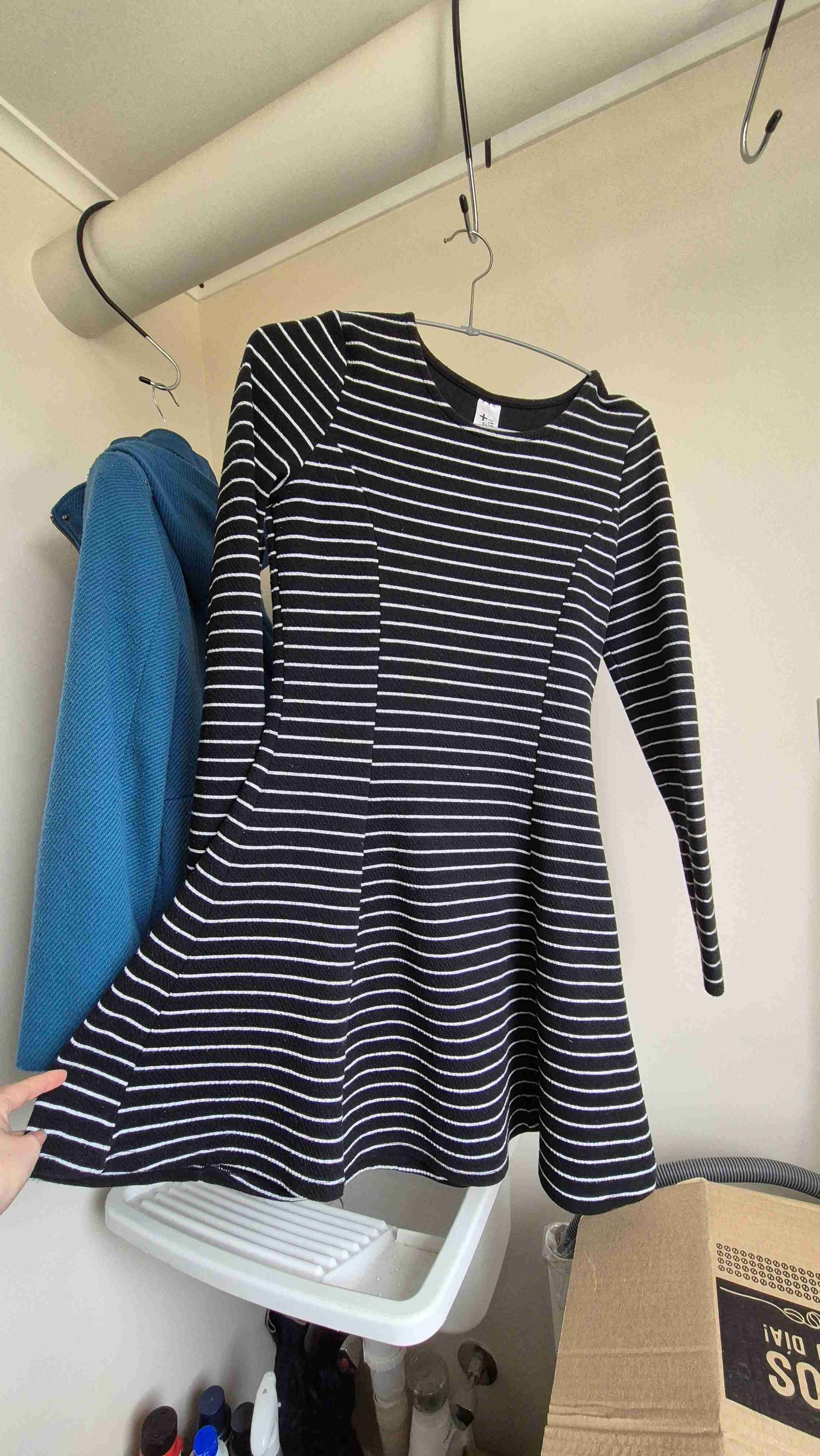 Vestido negro rayado