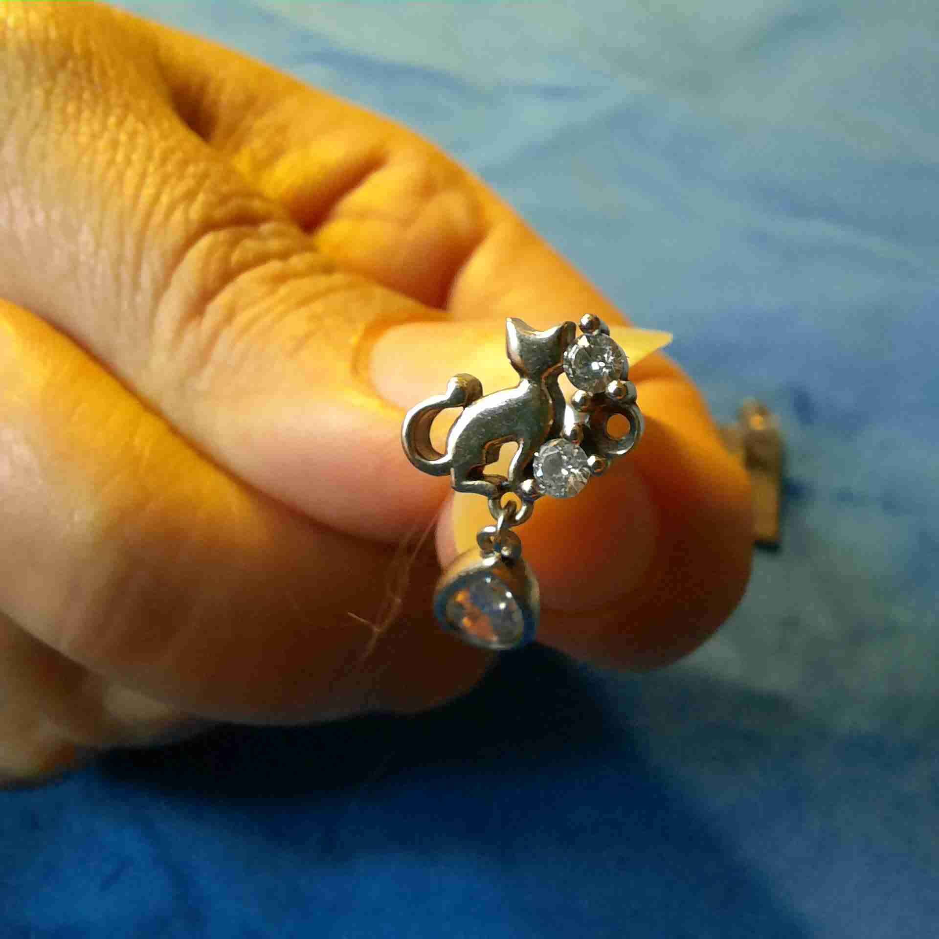 Pendiente de gato con cristales