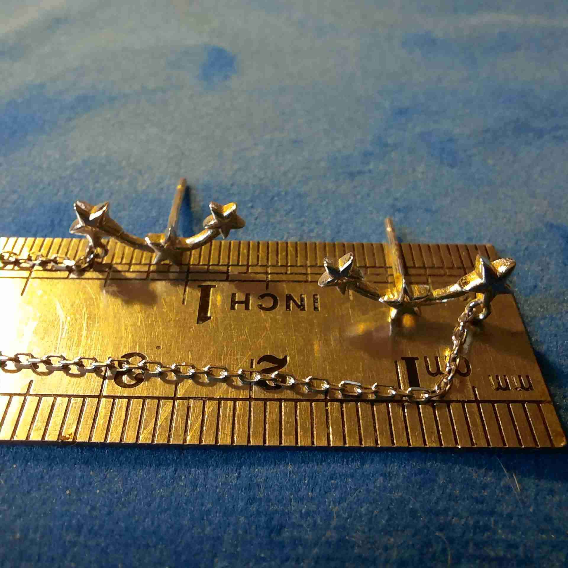 Aros de estrellas plateados