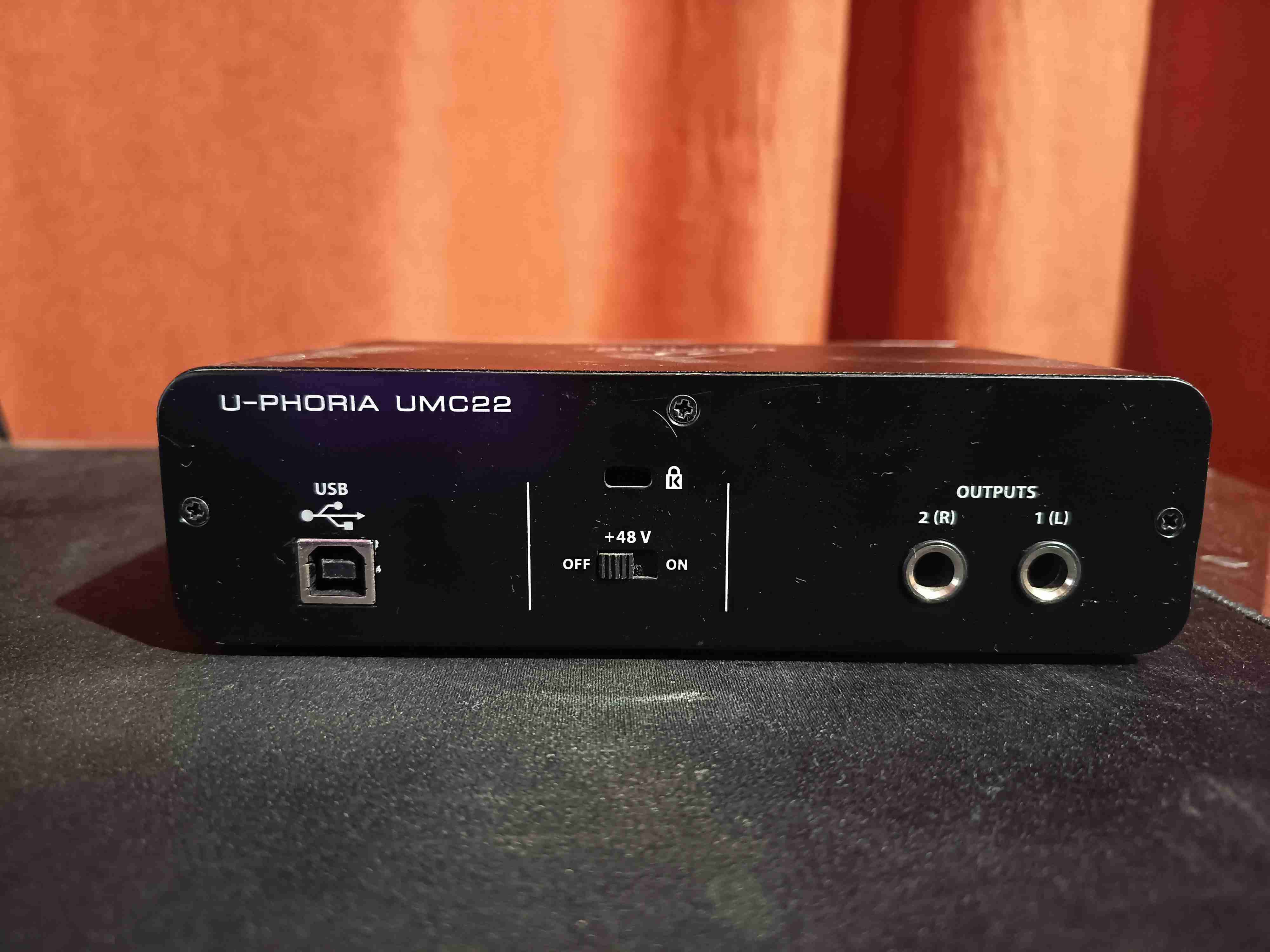 Interfaz de audio Behringer UMC22 - miniatura 2