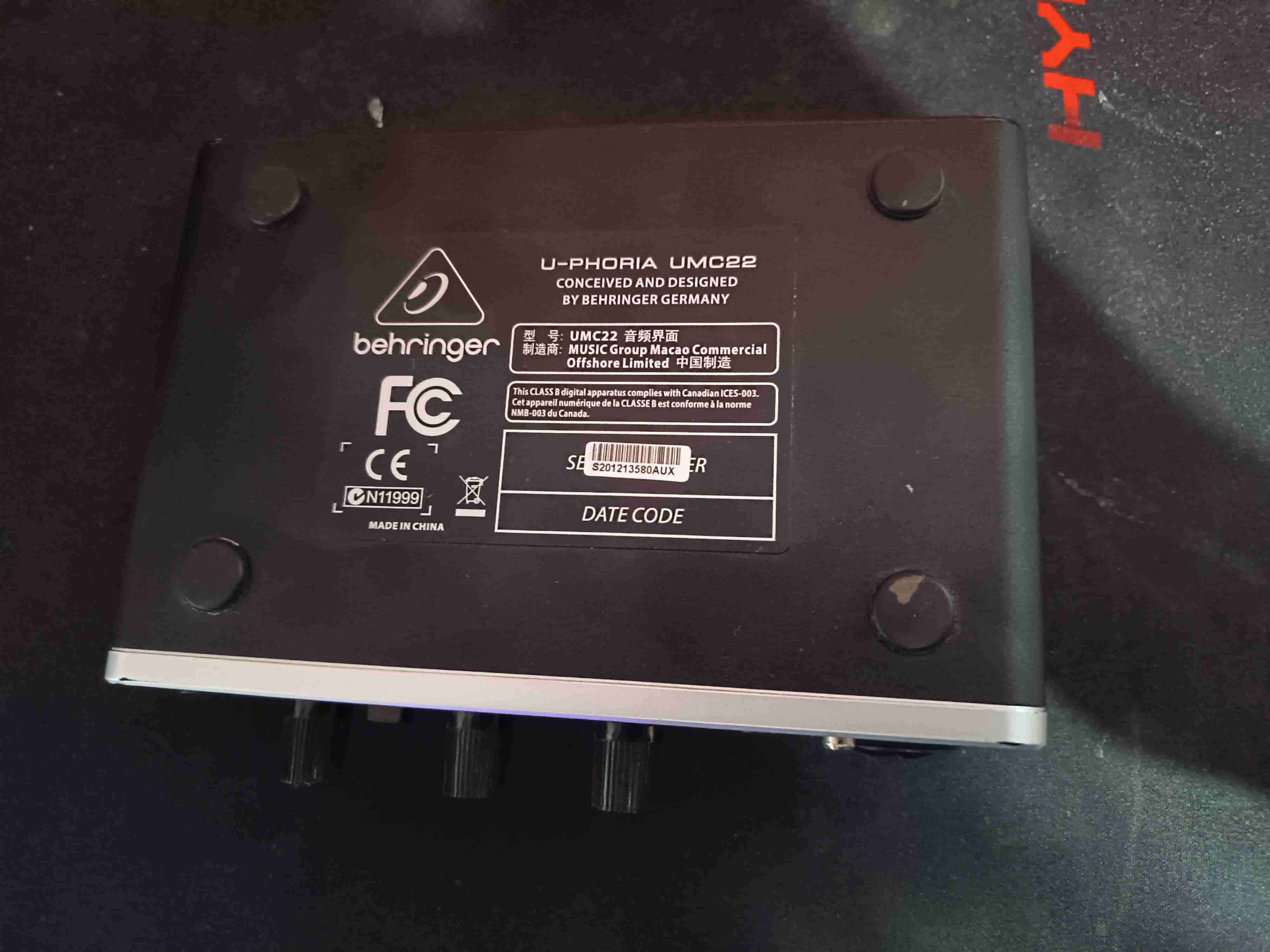 Interfaz de audio Behringer UMC22 - miniatura 3