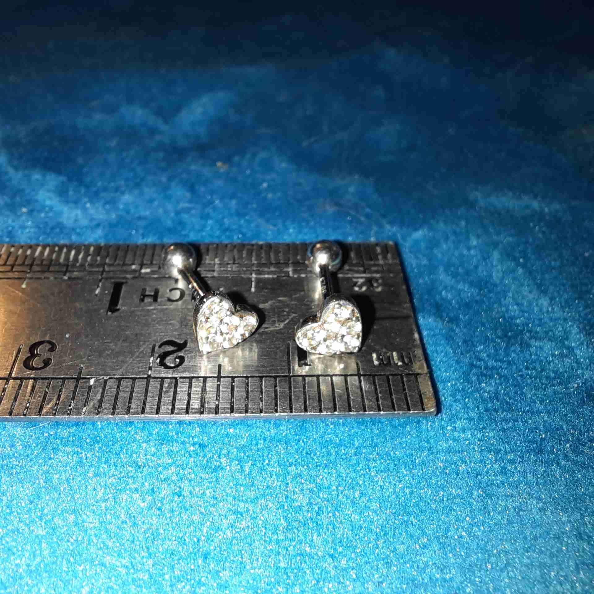 Piercing de corazón con brillo